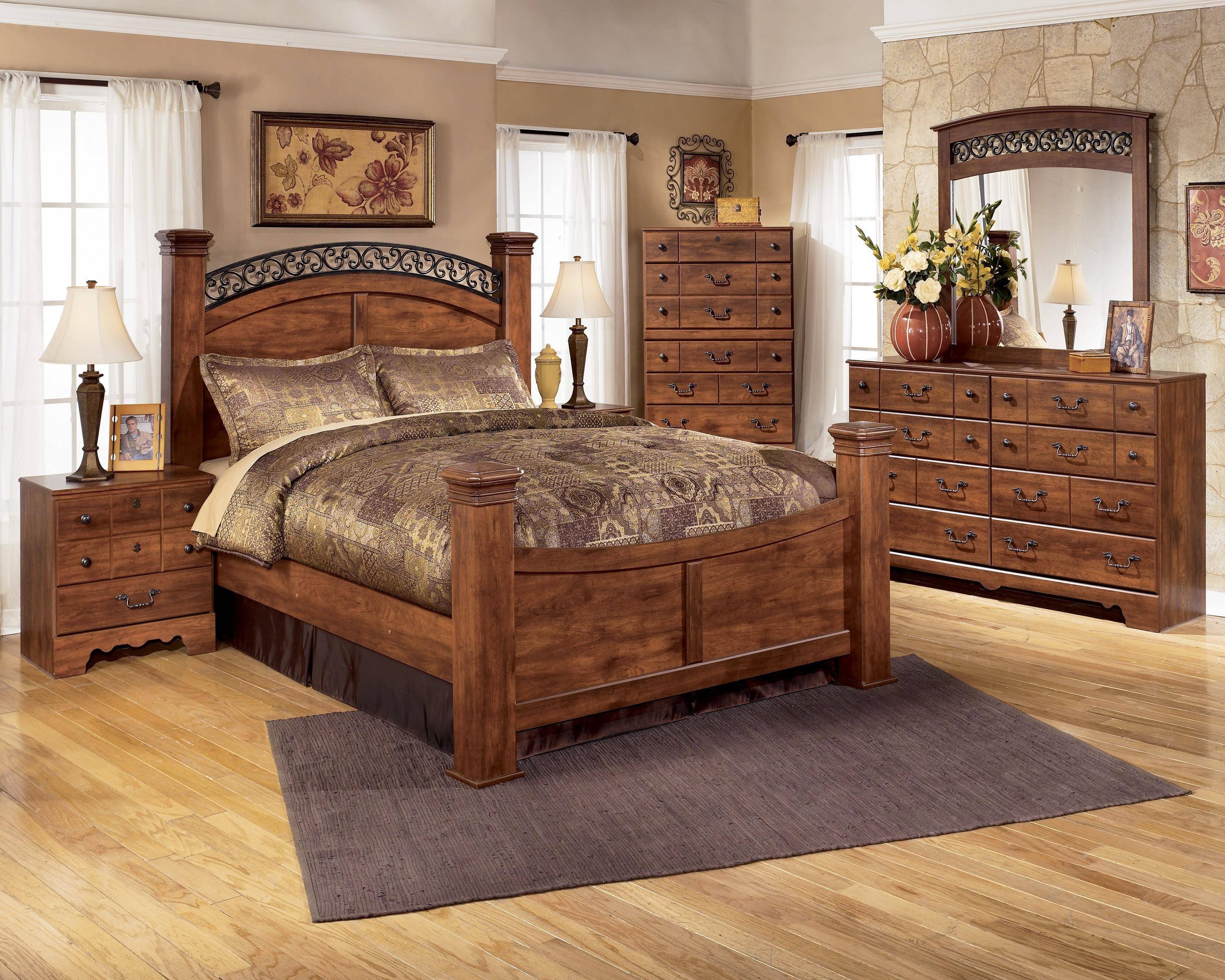 King Size Four Post Bedroom Decor