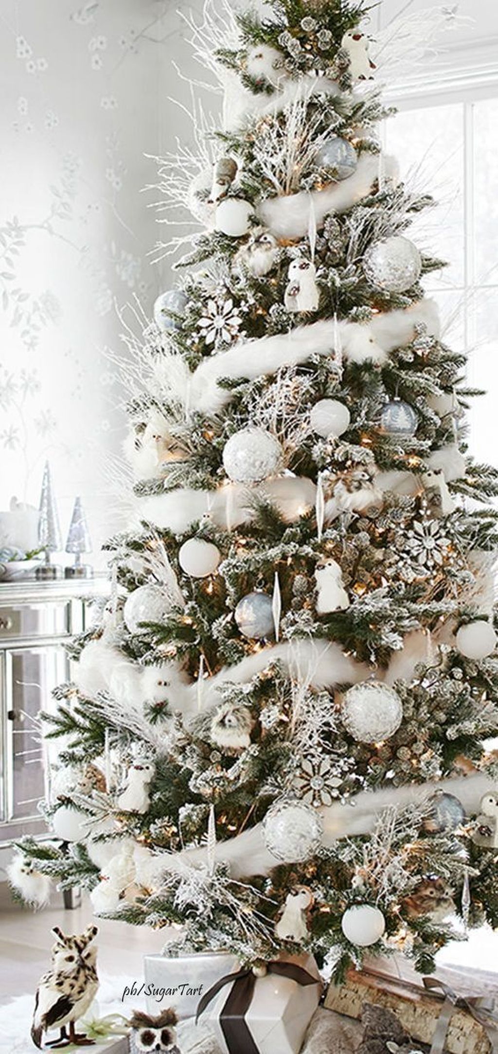 15 Beautiful Christmas White Tree Decorations to Try This Season