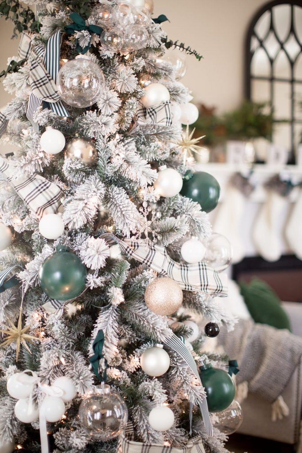 15 Beautiful Christmas White Tree Decorations to Try This Season