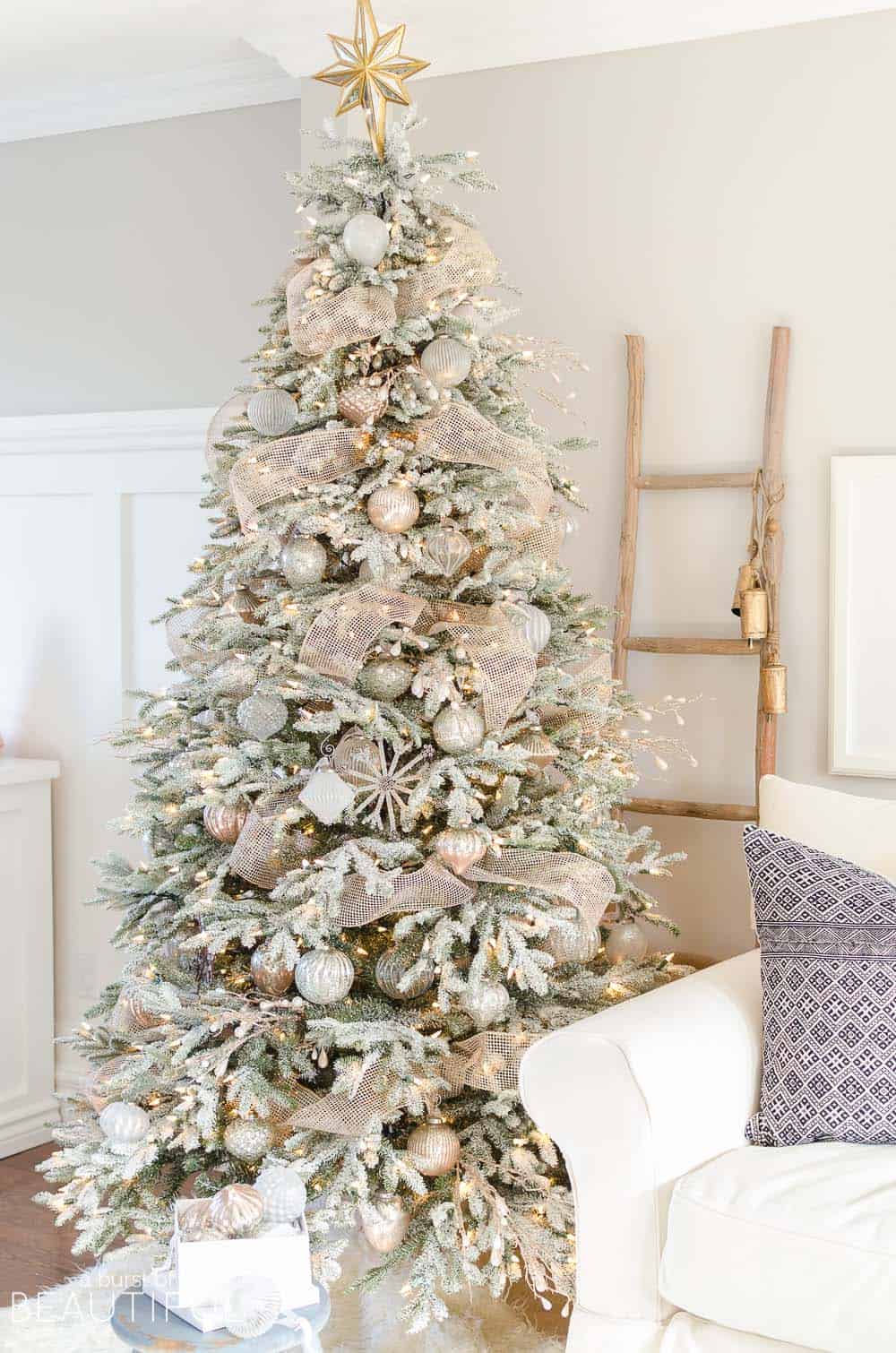 15 Beautiful Christmas White Tree Decorations to Try This Season