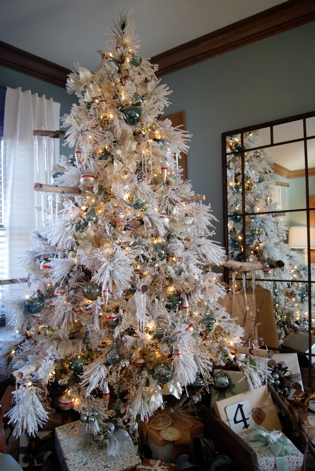 20 Beautiful Christmas White Tree Decorations to Try This Season