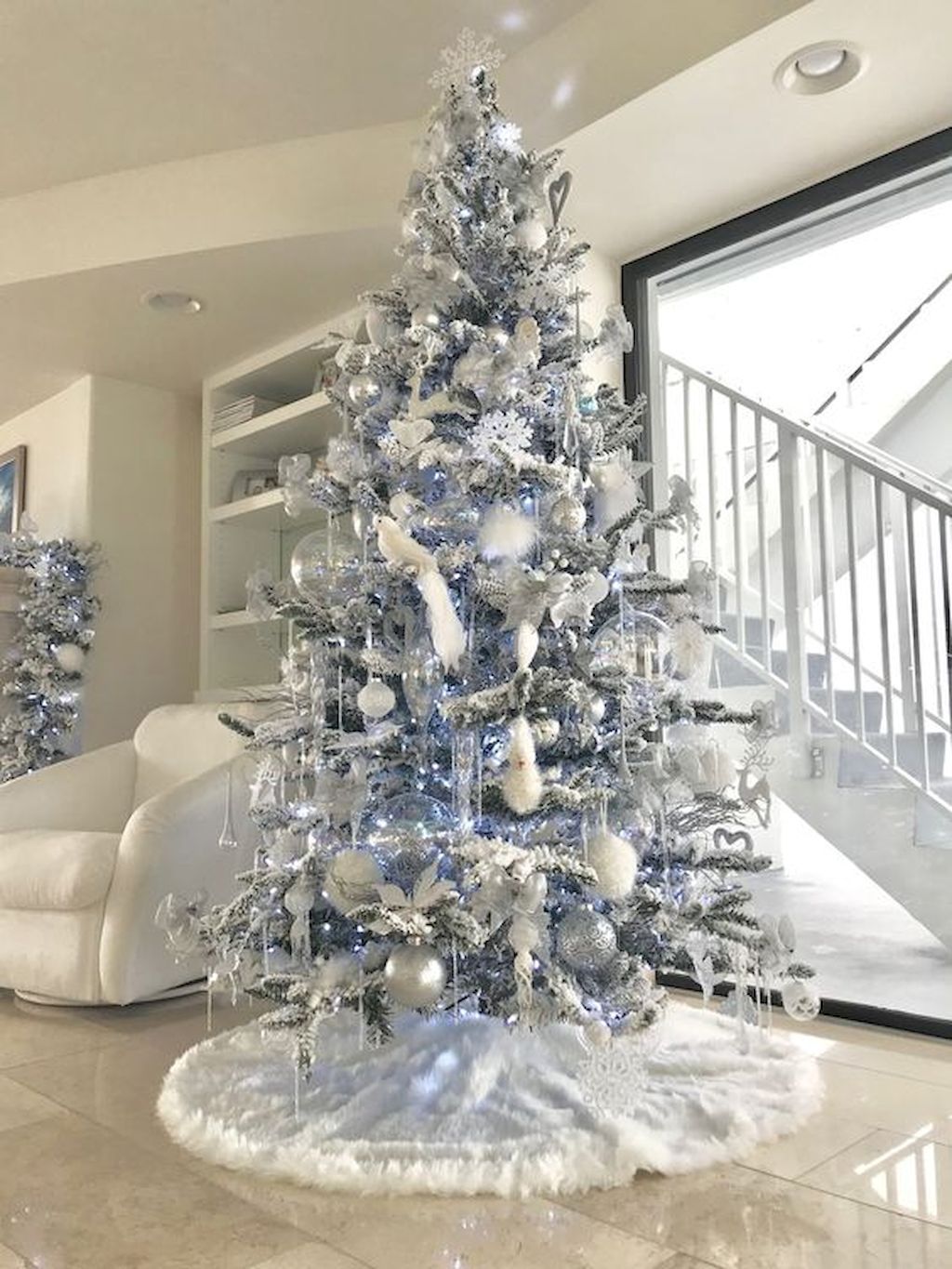 25 Beautiful Christmas White Tree Decorations to Try This Season