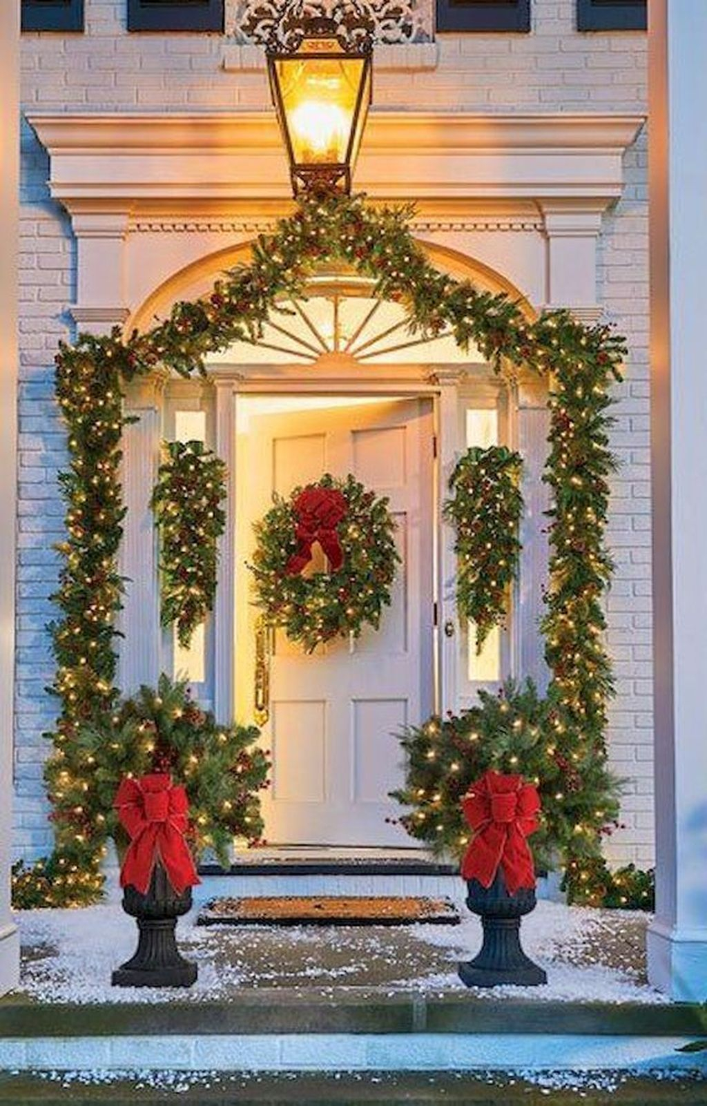 25 Christmas Lights and Decorations Theme Ideas