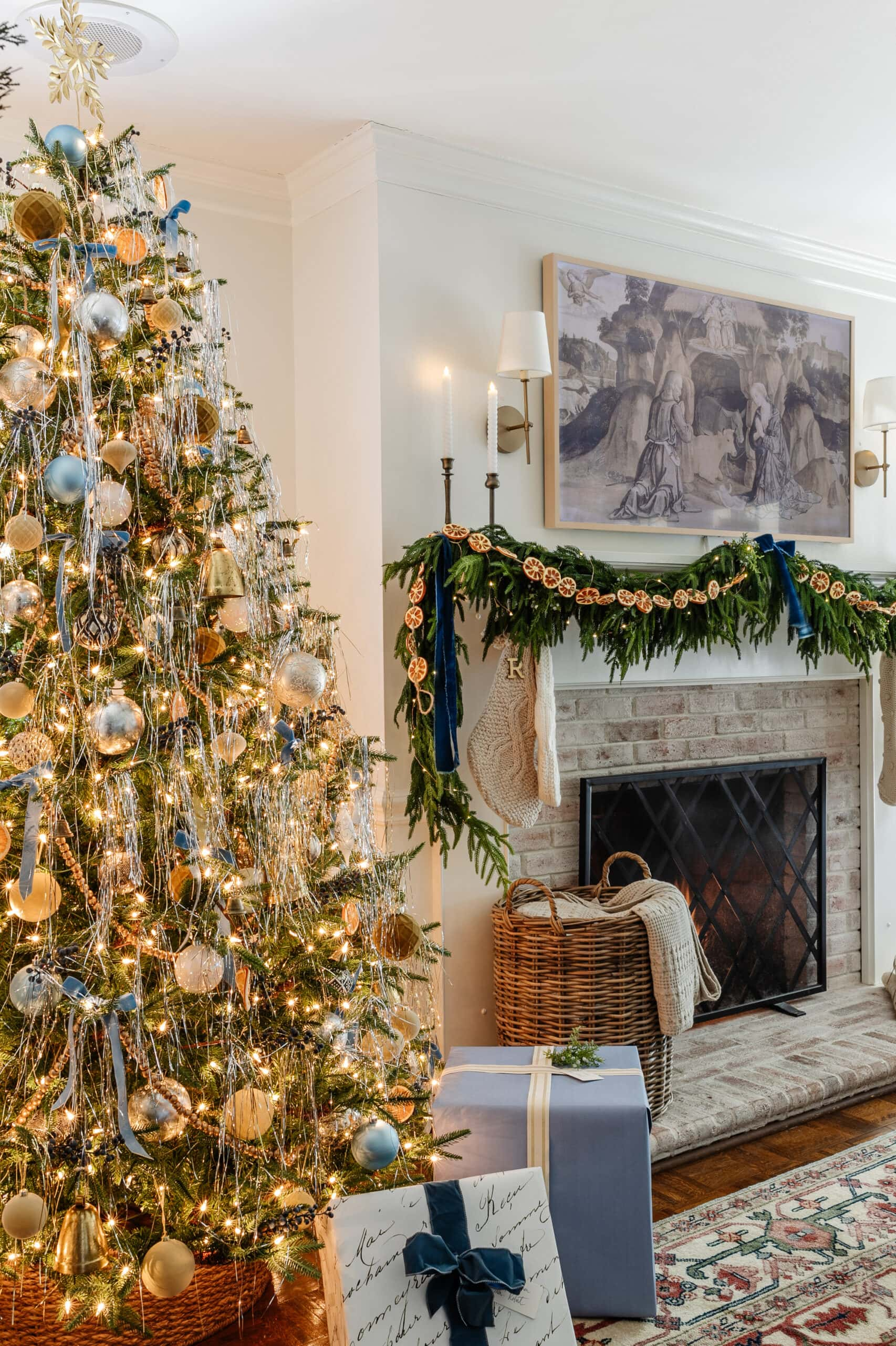 25 Christmas Living Room Design Theme Ideas