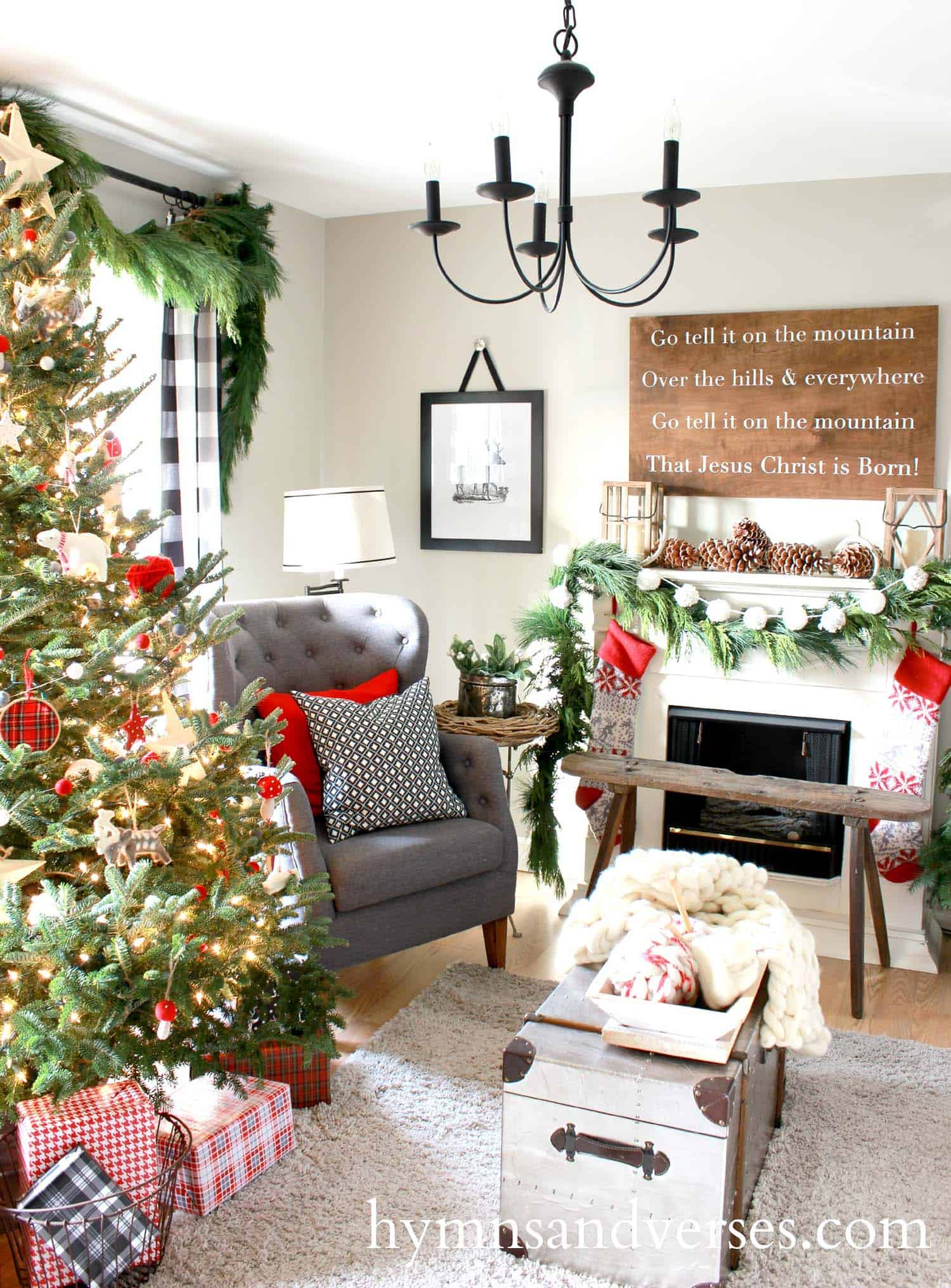 25 Christmas Living Room Design Theme Ideas