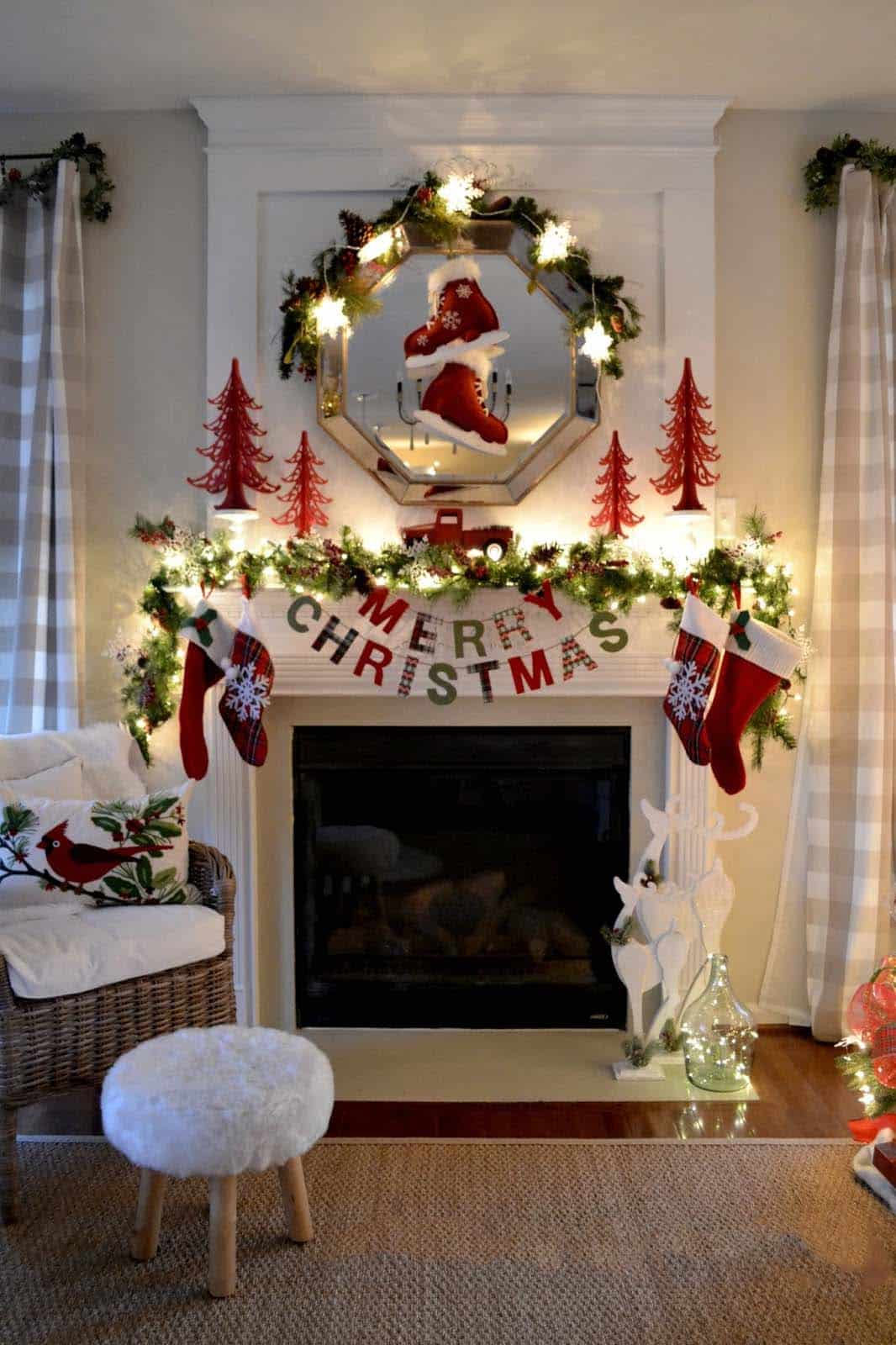 25 Christmas Living Room Design Theme Ideas