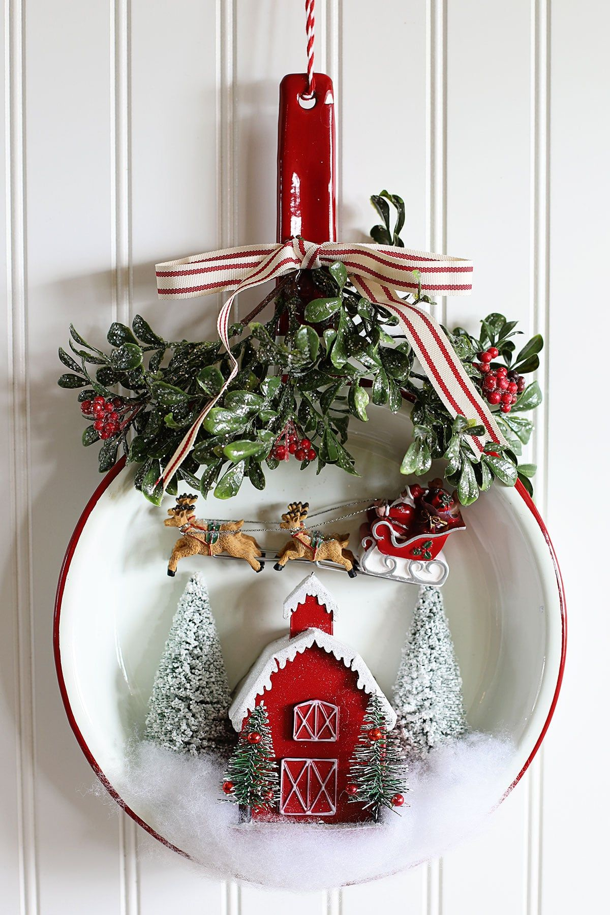 25 Christmas Wall Decor Ideas to Instantly Warm Up Your Home