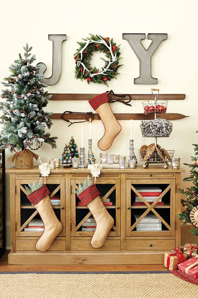 25 Christmas Wall Decor Ideas to Instantly Warm Up Your Home