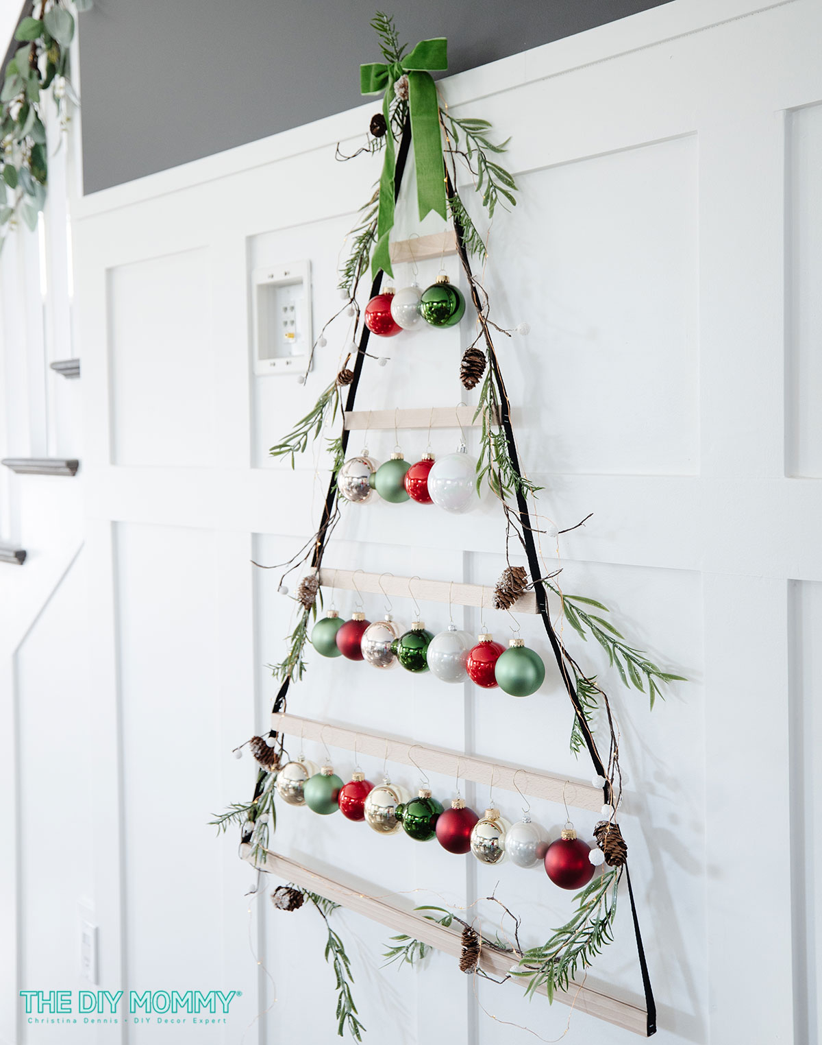 25 Christmas Wall Decor Ideas to Instantly Warm Up Your Home