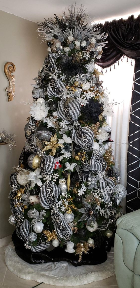 28 Black Christmas Tree Decorations Theme Ideas