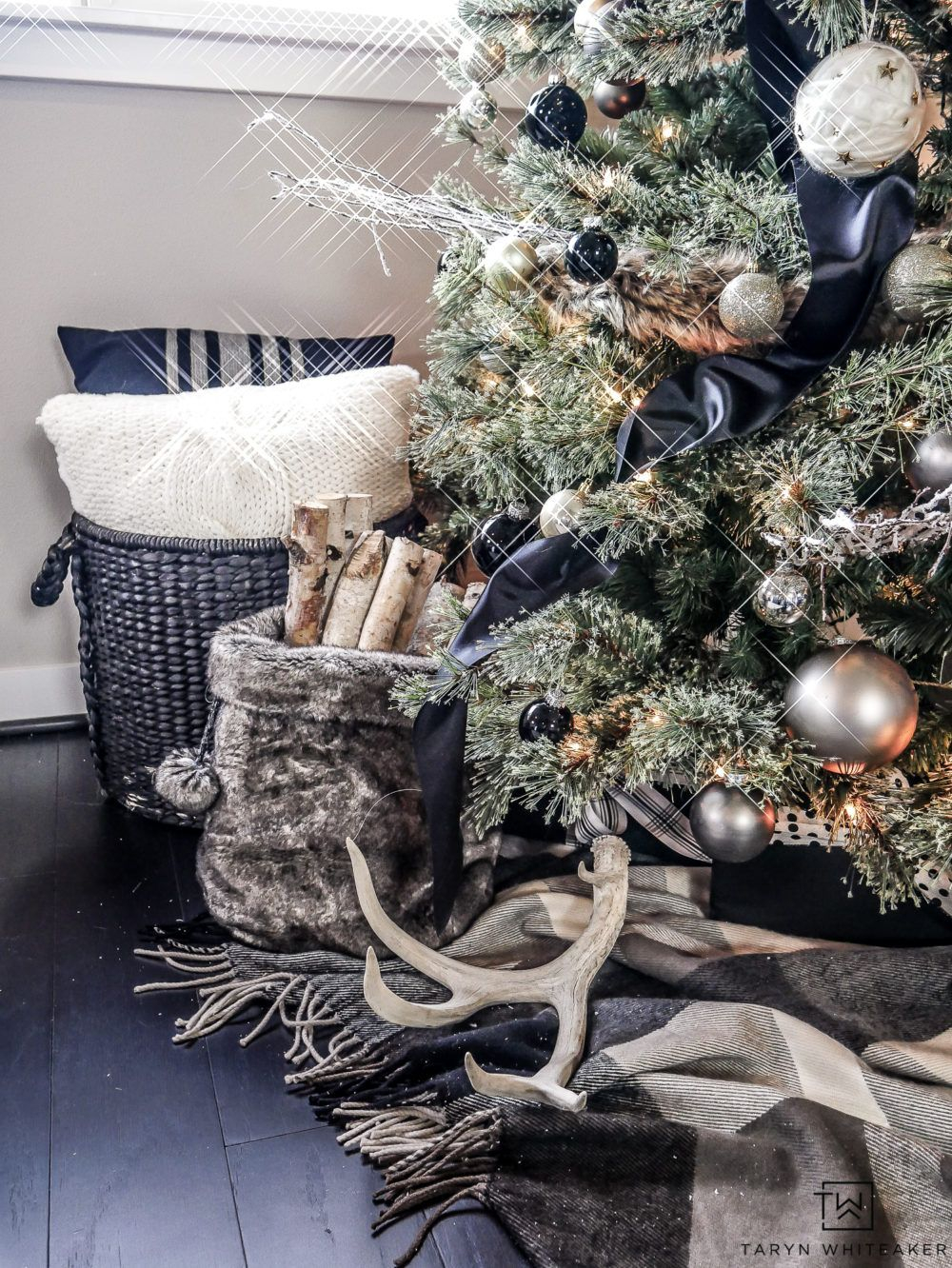 28 Black Christmas Tree Decorations Theme Ideas