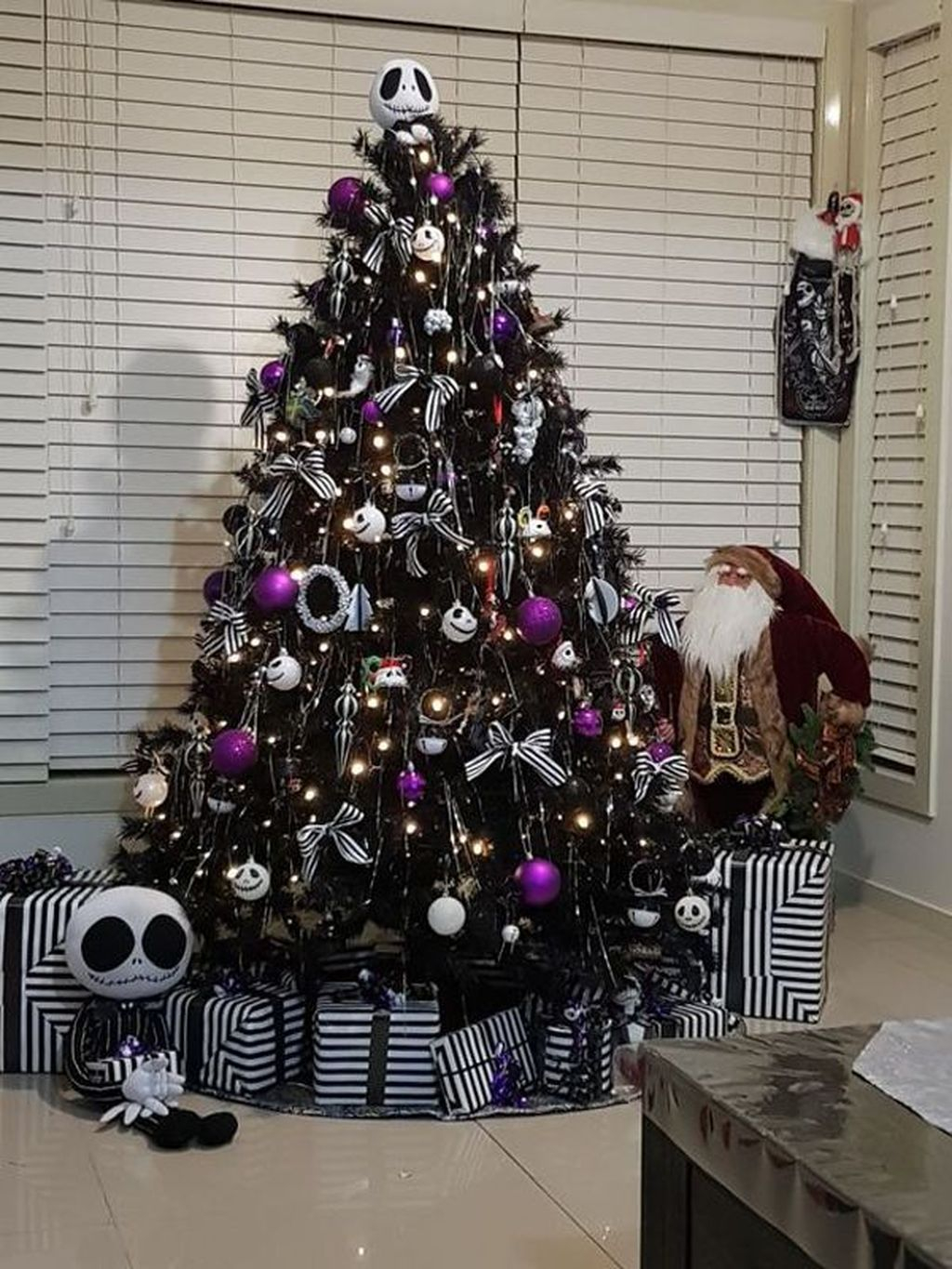 28 Black Christmas Tree Decorations Theme Ideas