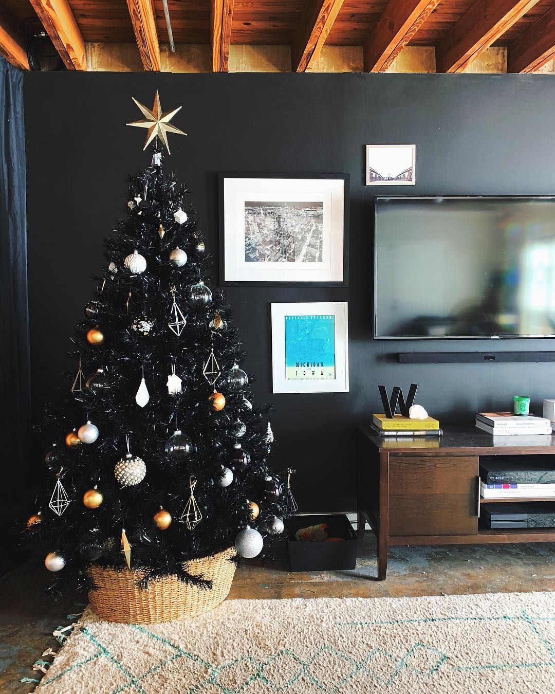 28 Black Christmas Tree Decorations Theme Ideas