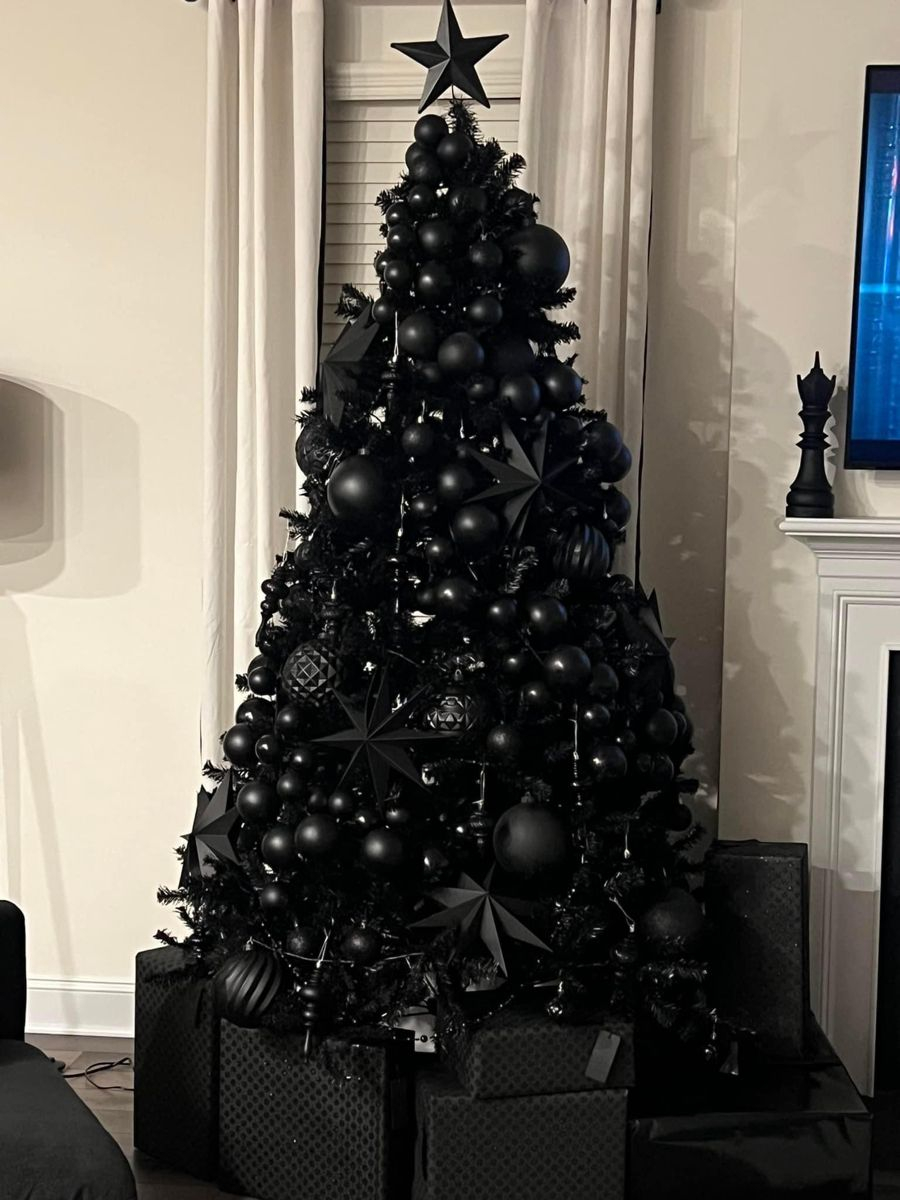 28 Black Christmas Tree Decorations Theme Ideas