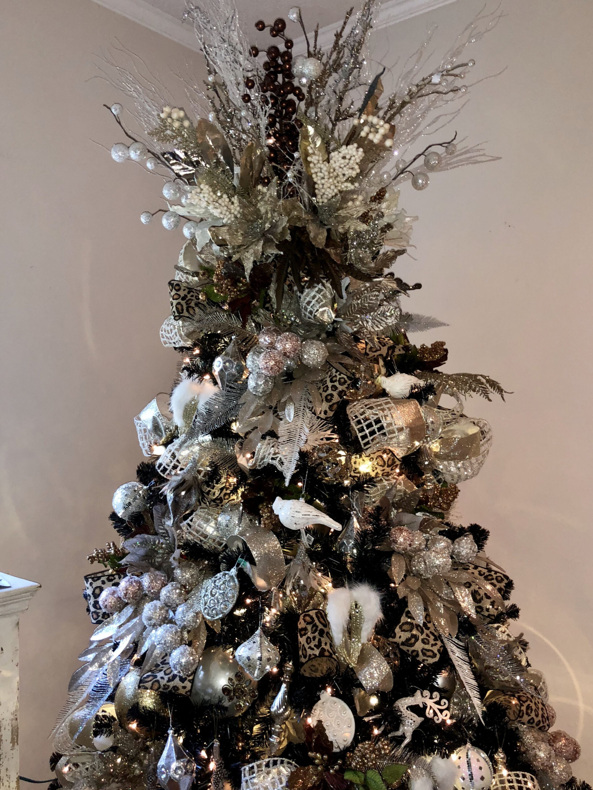 28 Black Christmas Tree Decorations Theme Ideas