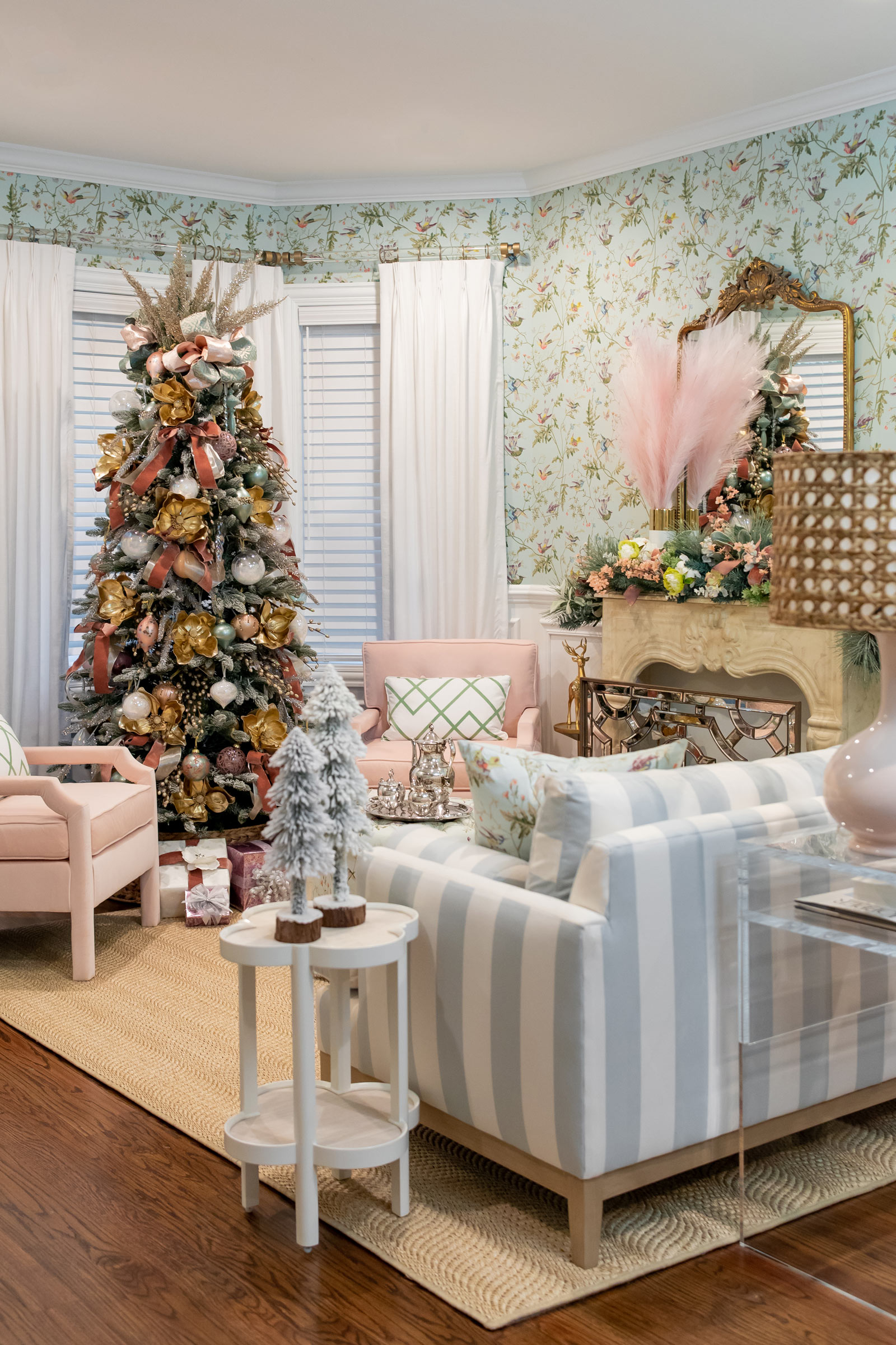 30 Christmas Decor Ideas for Living Room