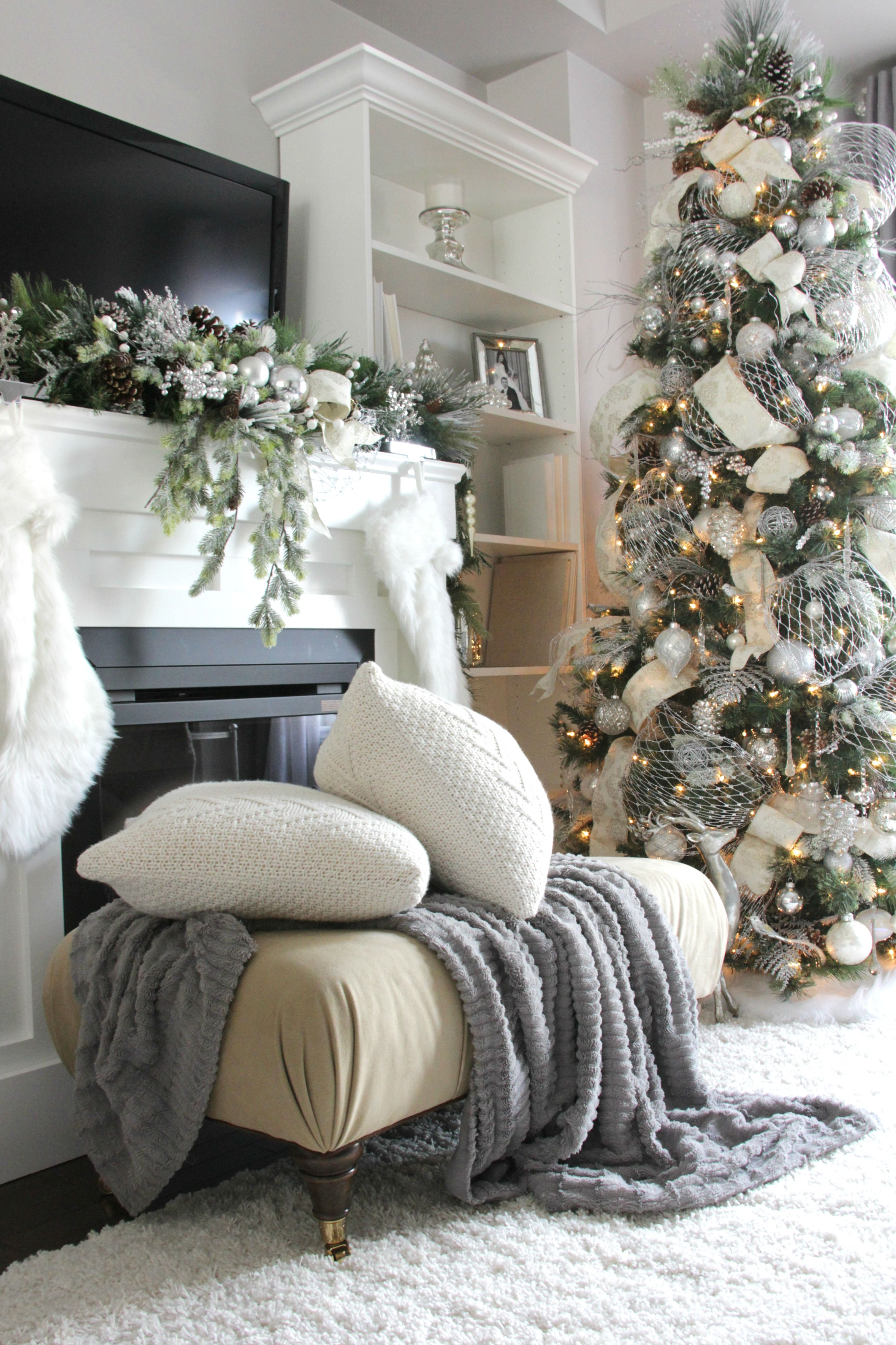 30 Christmas Decor Ideas for Living Room