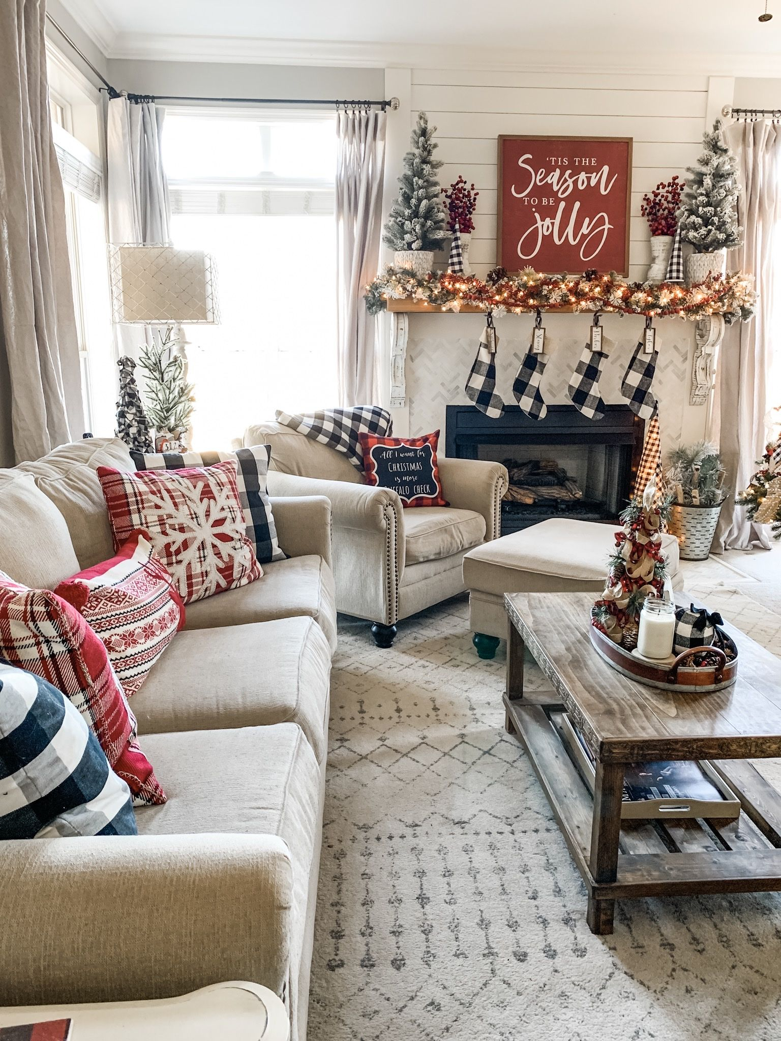 30 Christmas Decor Ideas for Living Room