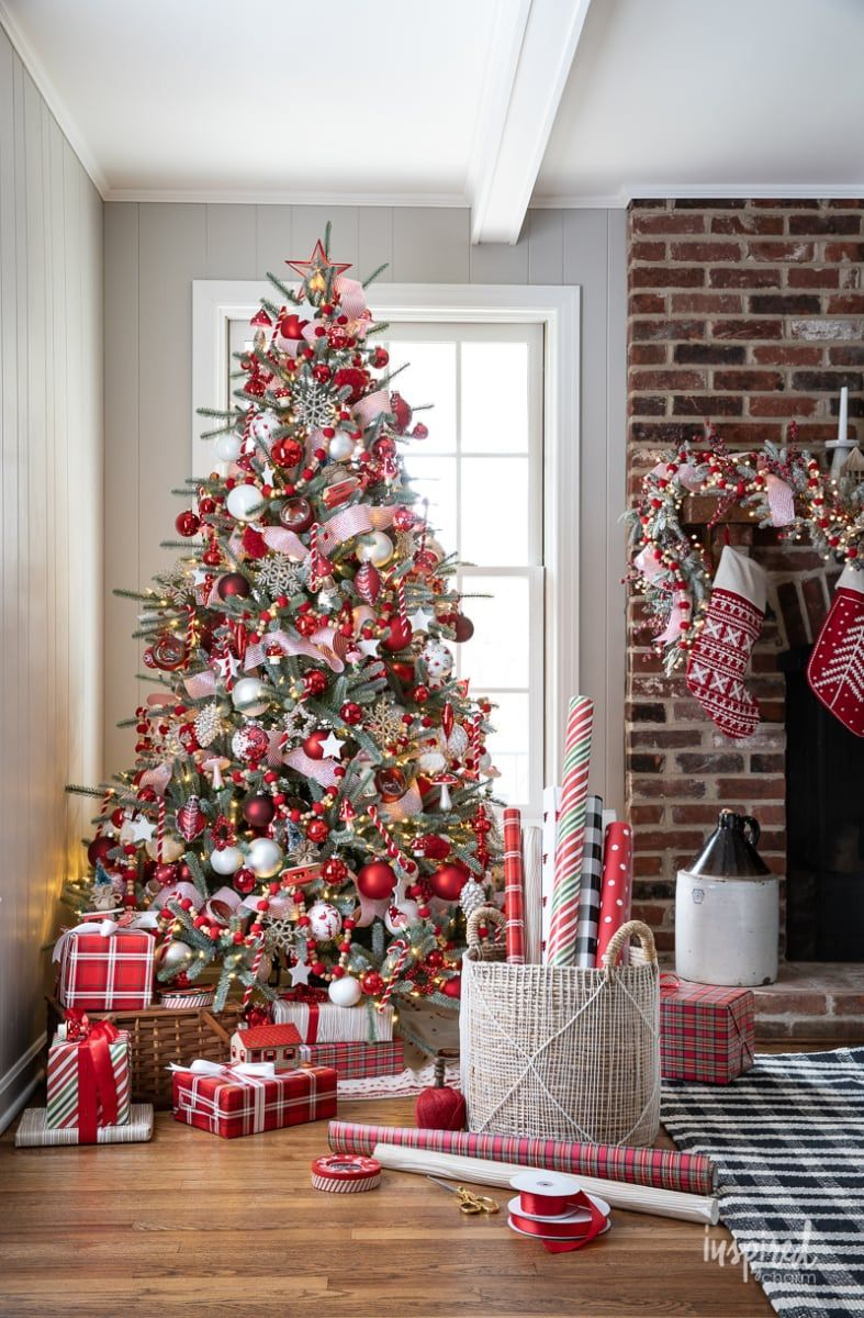 20 Red Christmas Tree Ideas: Make a Bold Holiday Statement