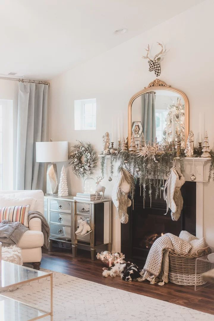 21 Create a Cozy Holiday Retreat with These Christmas Decor Ideas for Your Living Room