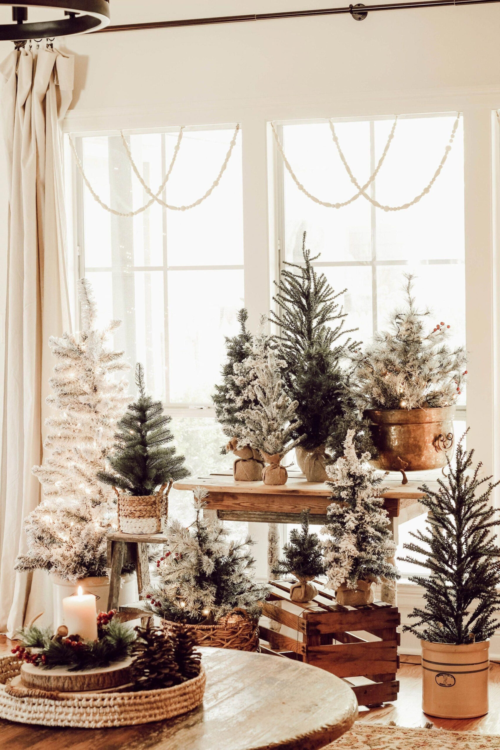 21 Create a Cozy Holiday Retreat with These Christmas Decor Ideas for Your Living Room