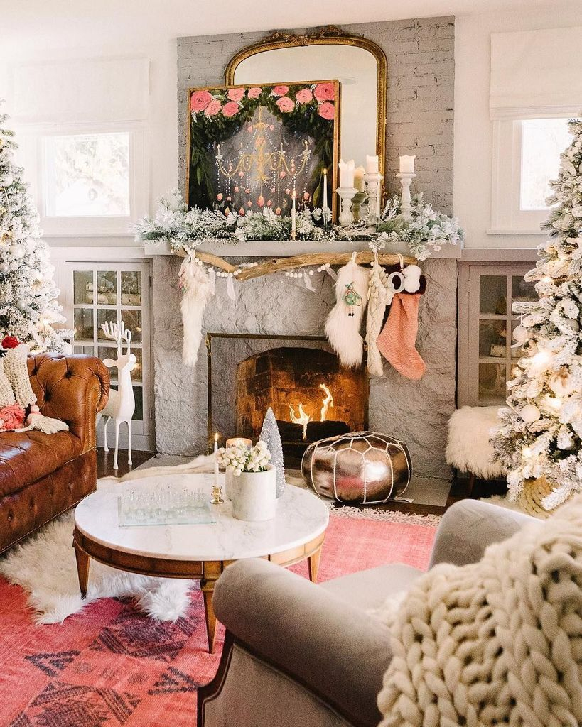 25 Create a Cozy Holiday Retreat with These Christmas Decor Ideas for Your Living Room