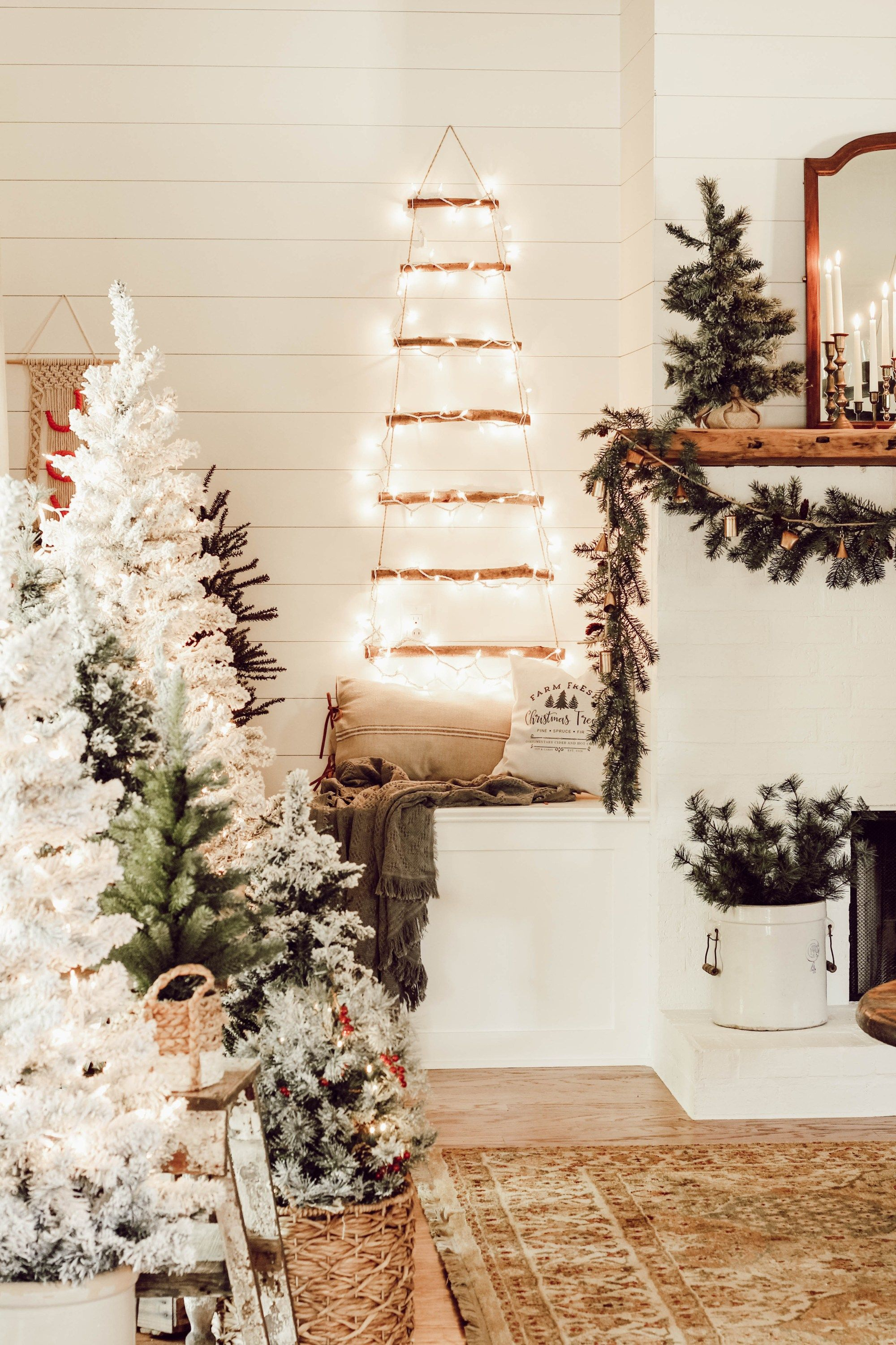 25 Create a Cozy Holiday Retreat with These Christmas Decor Ideas for Your Living Room