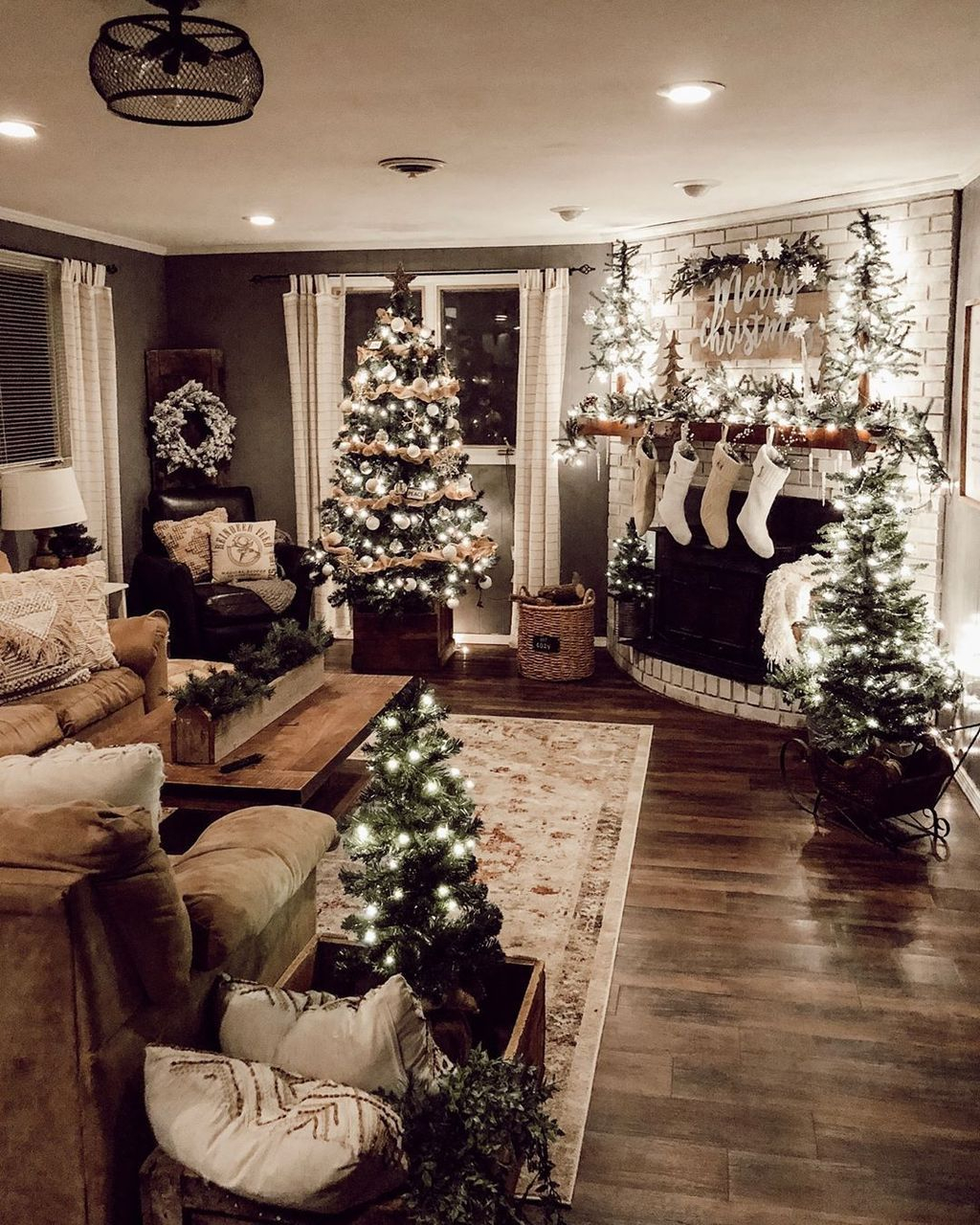 25 Indoor Christmas Decorations for the Living Room