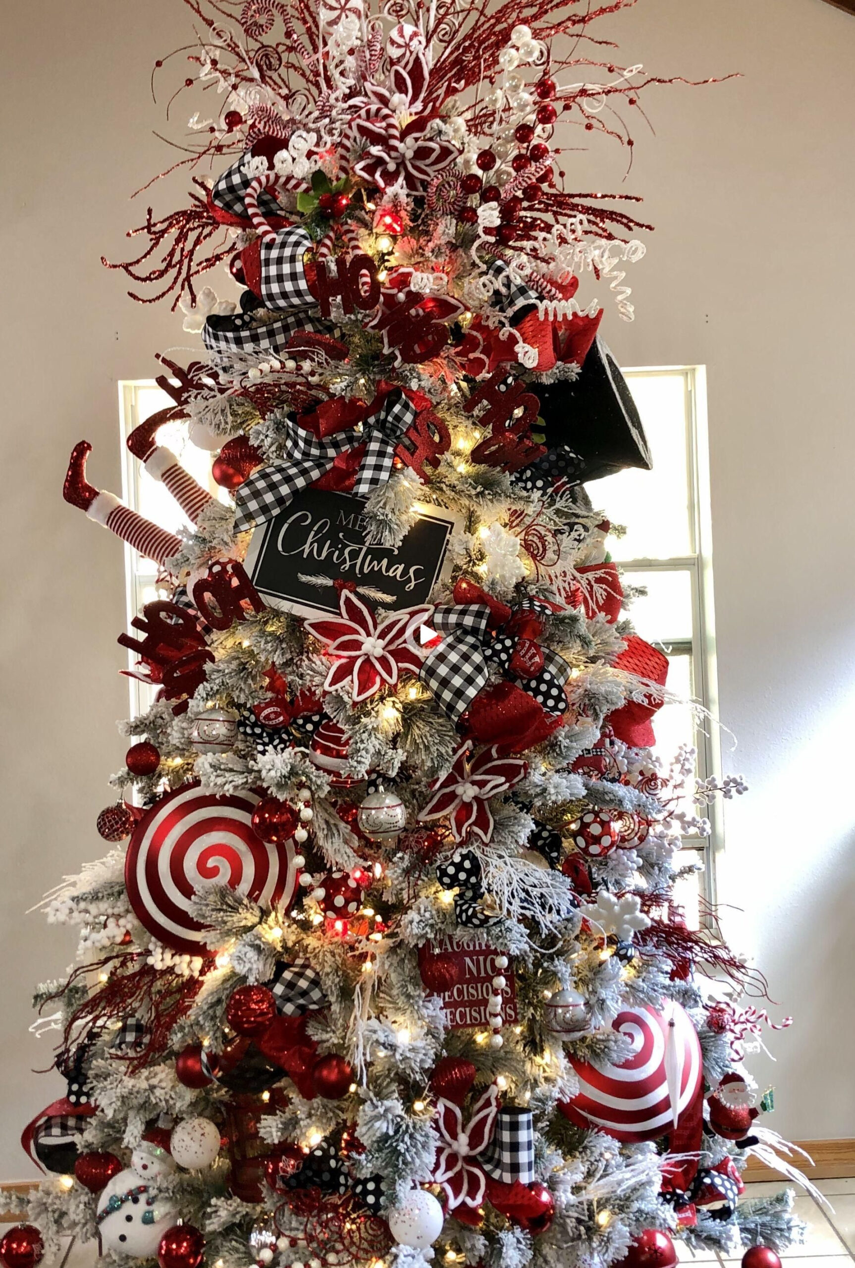 26 Red Christmas Tree Ideas: Make a Bold Holiday Statement