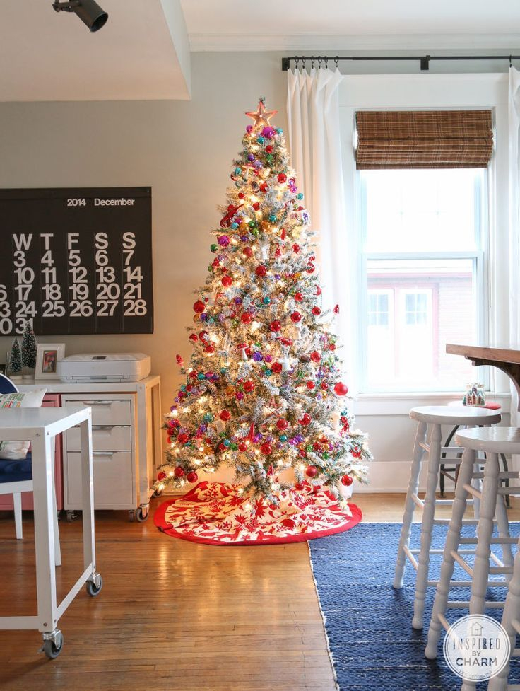 26 Unique Christmas Decor Ideas For Your Living Room