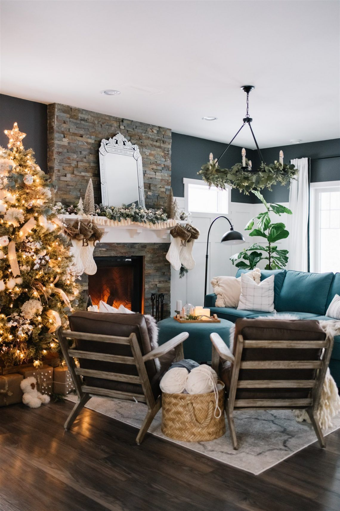 27 Create a Cozy Holiday Retreat with These Christmas Decor Ideas for Your Living Room