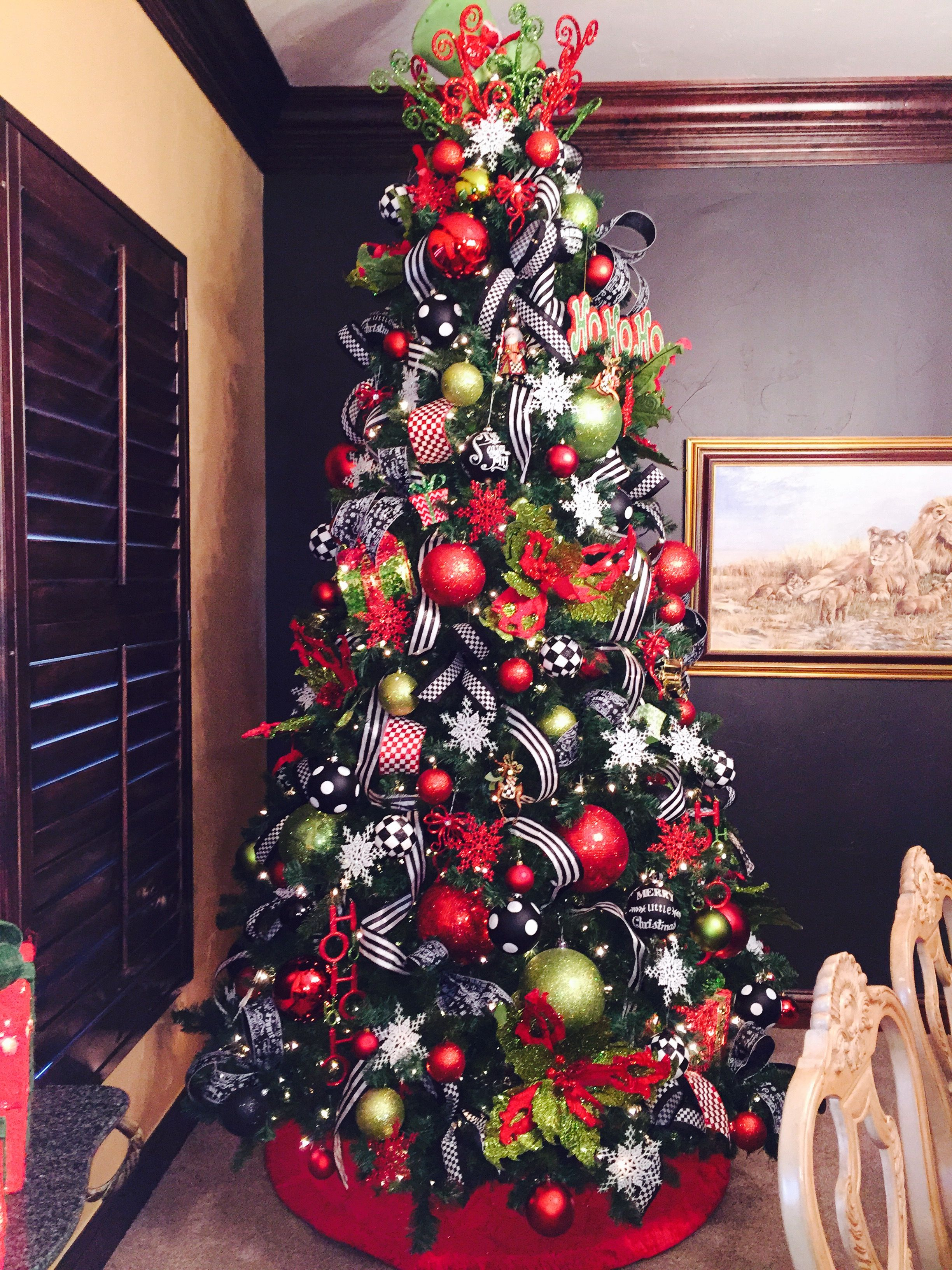 27 Red Christmas Tree Ideas: Make a Bold Holiday Statement