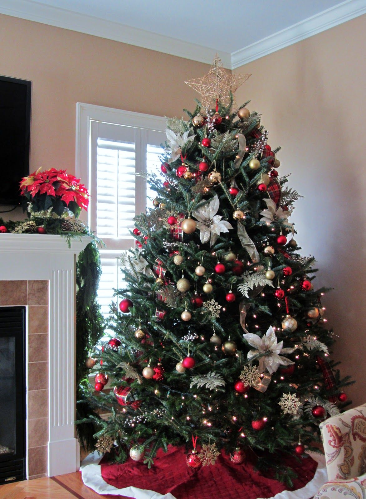 27 Red Christmas Tree Ideas: Make a Bold Holiday Statement