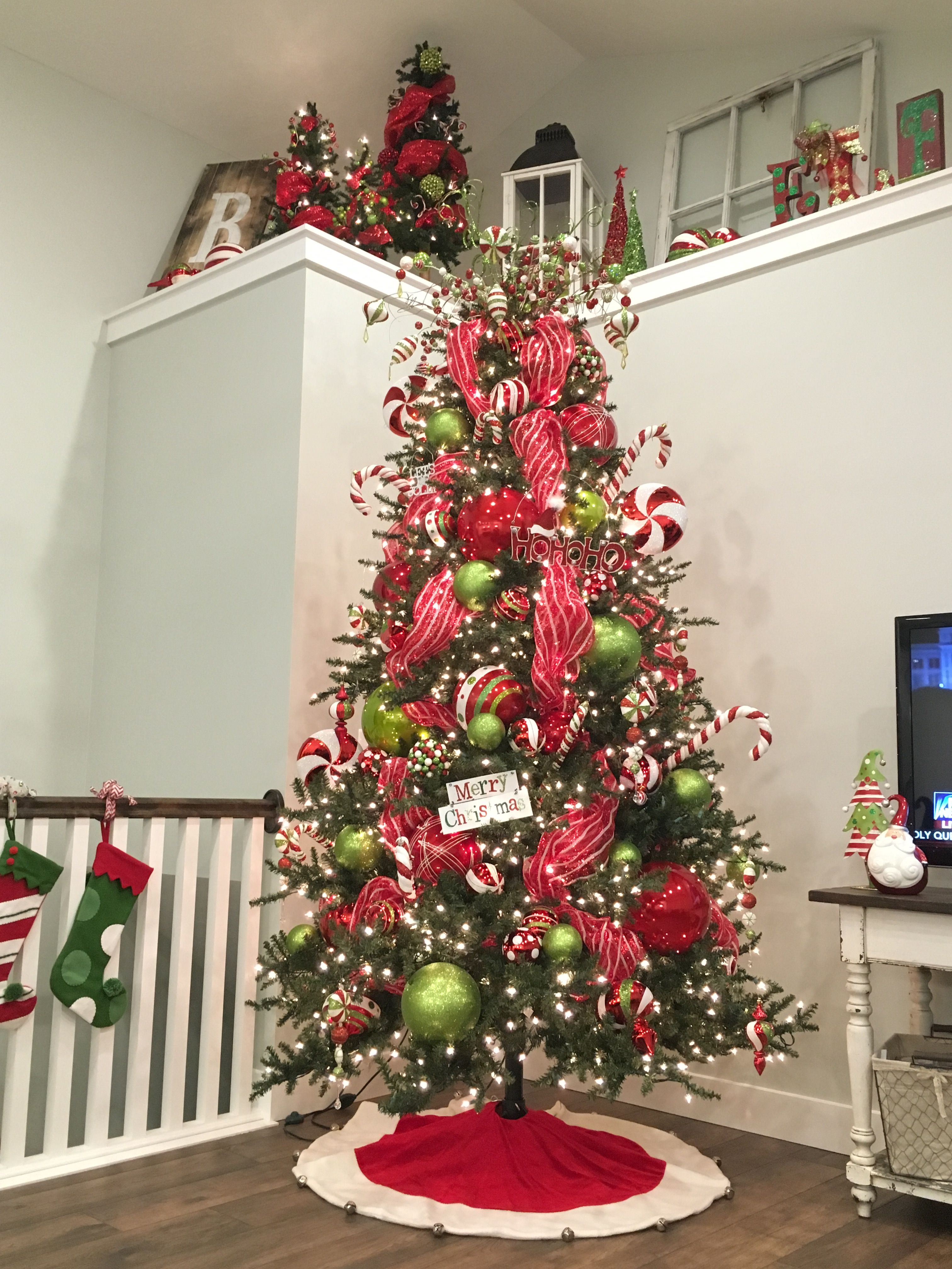 27 Red Christmas Tree Ideas: Make a Bold Holiday Statement