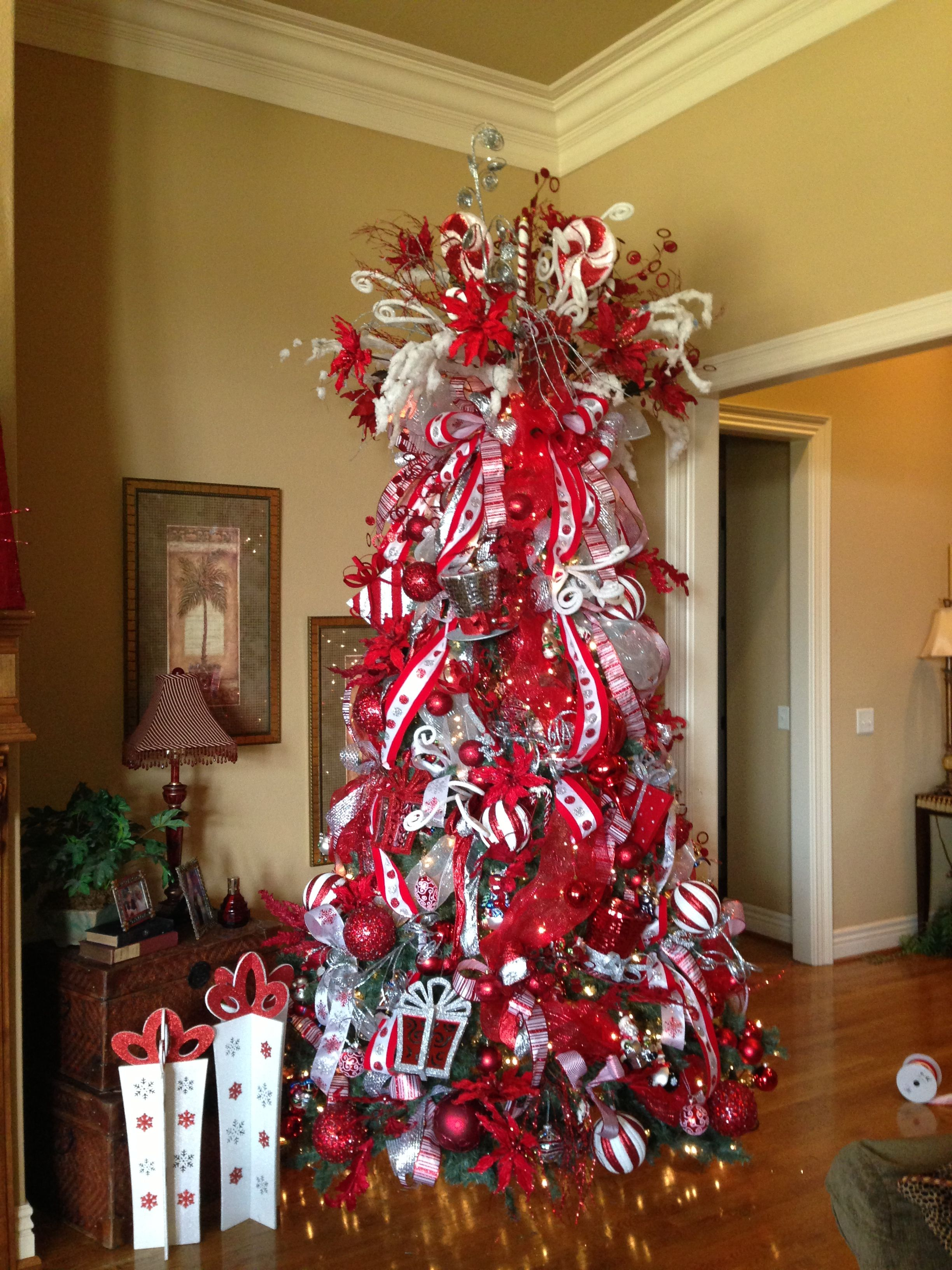 27 Red Christmas Tree Ideas: Make a Bold Holiday Statement