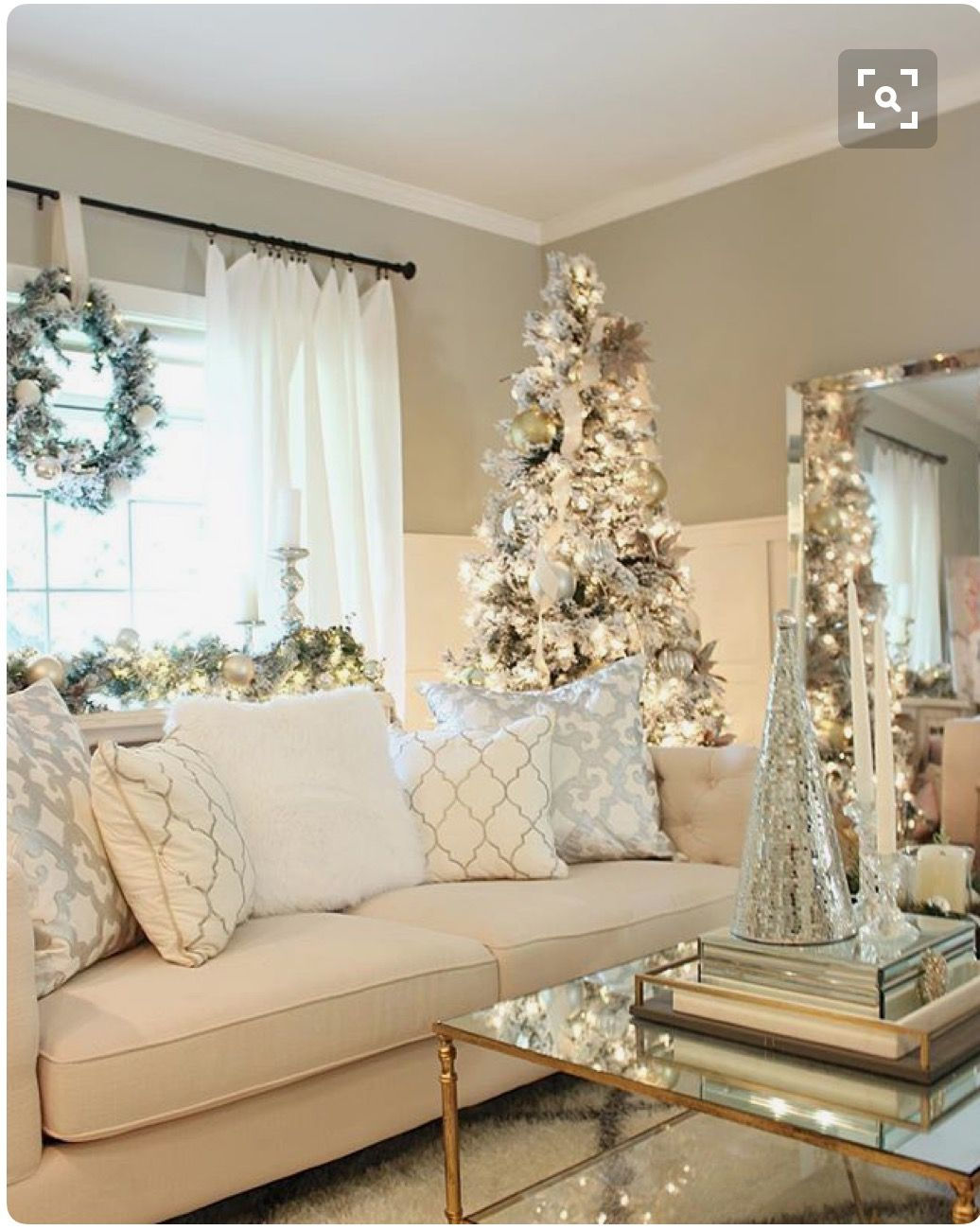 27 Unique Christmas Decor Ideas For Your Living Room