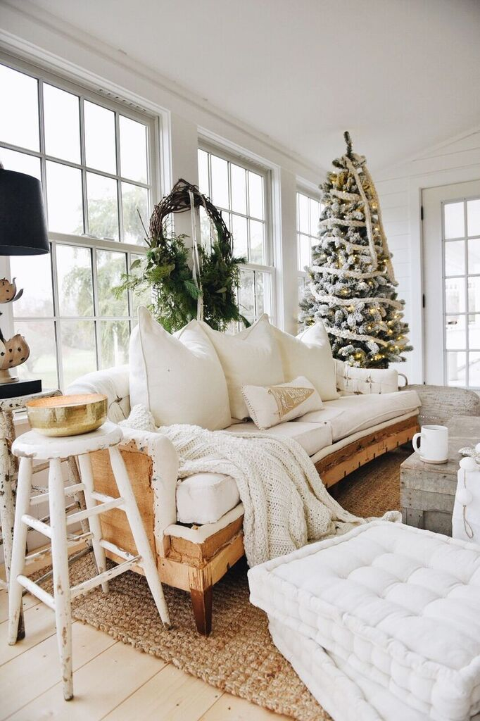 30 Create a Cozy Holiday Retreat with These Christmas Decor Ideas for Your Living Room