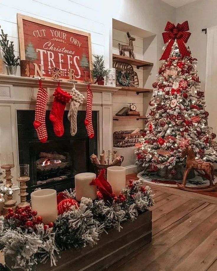 30 Indoor Christmas Decorations for the Living Room