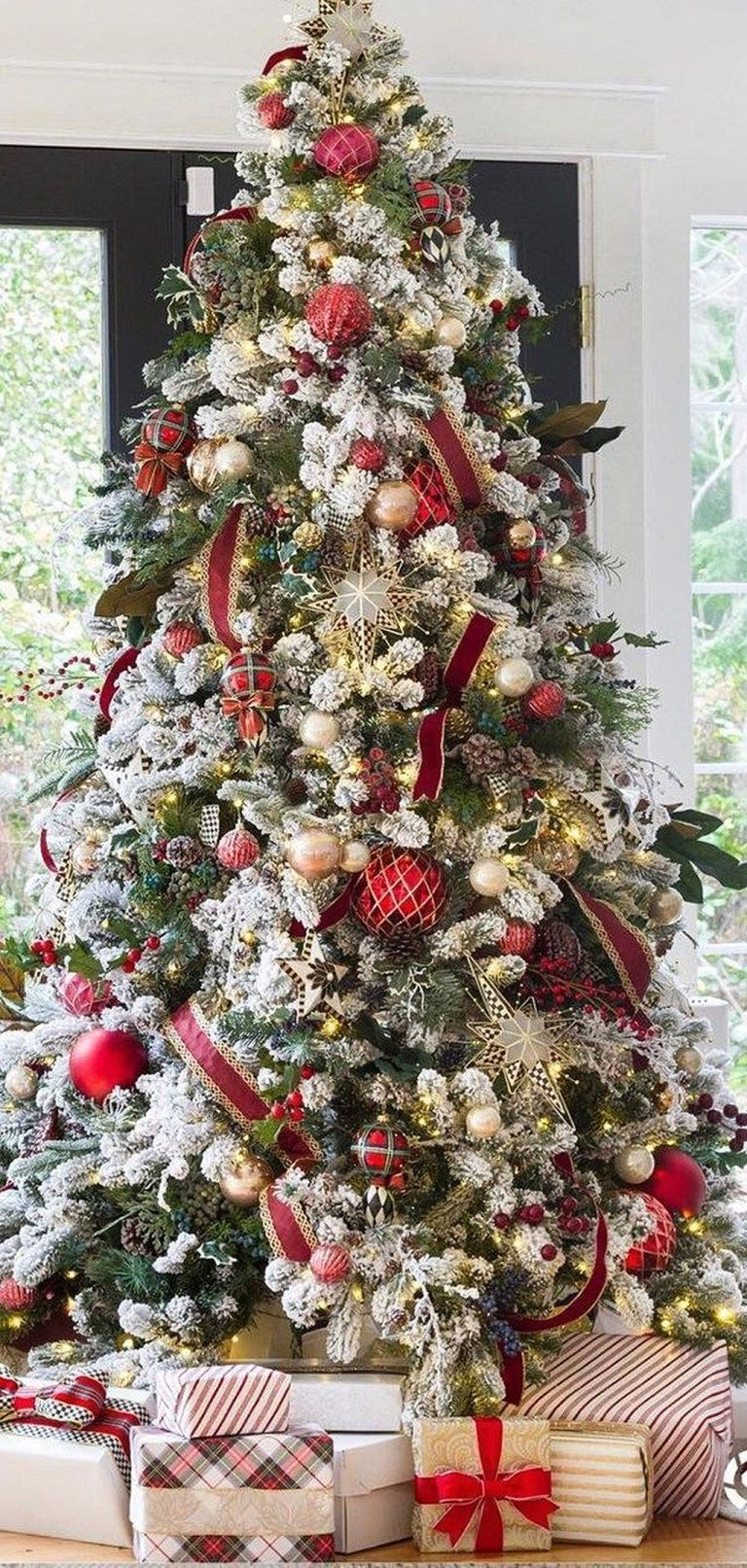 30 Traditional Christmas Tree Decorations