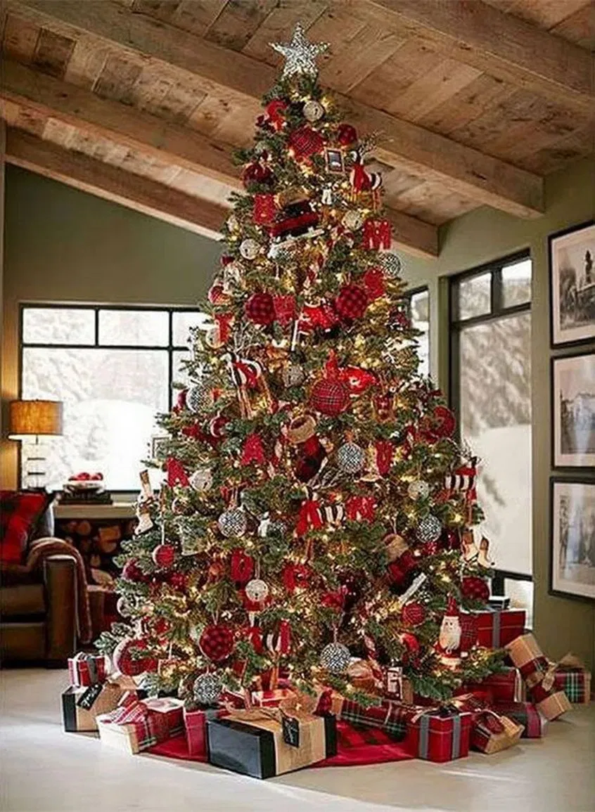 30 Traditional Christmas Tree Decorations Ideas