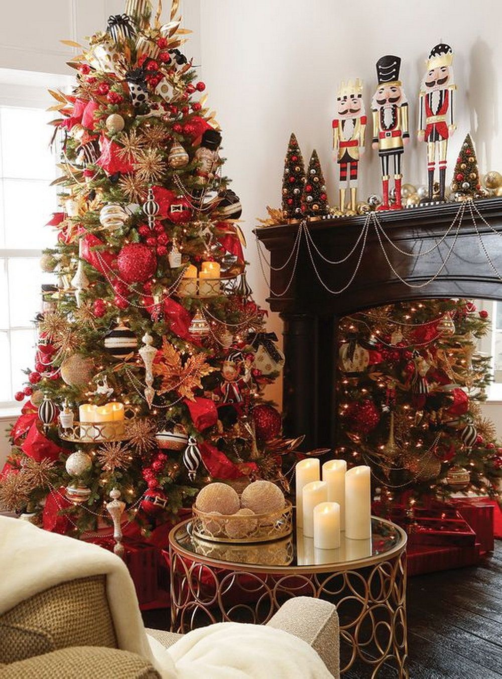 30 Traditional Christmas Tree Decorations Ideas