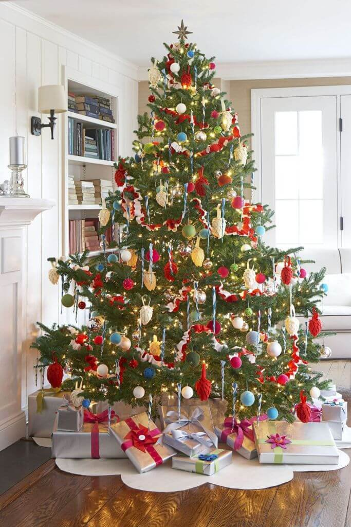 30 Traditional Christmas Tree Decorations Ideas