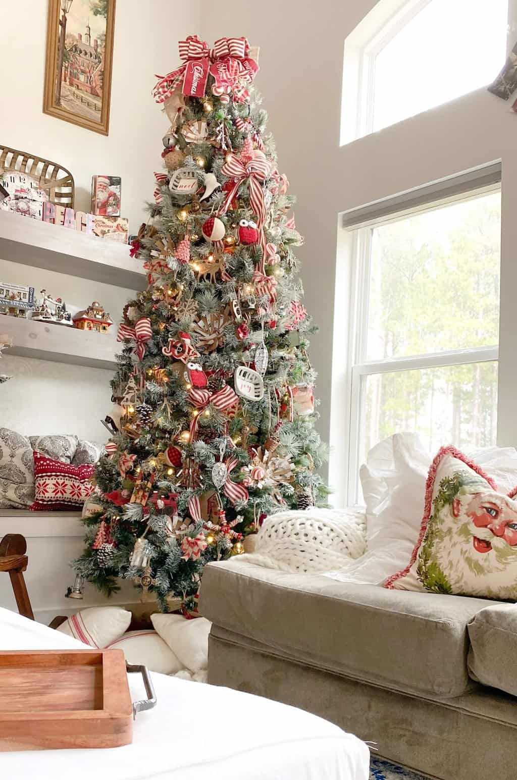 30 Traditional Christmas Tree Decorations Ideas