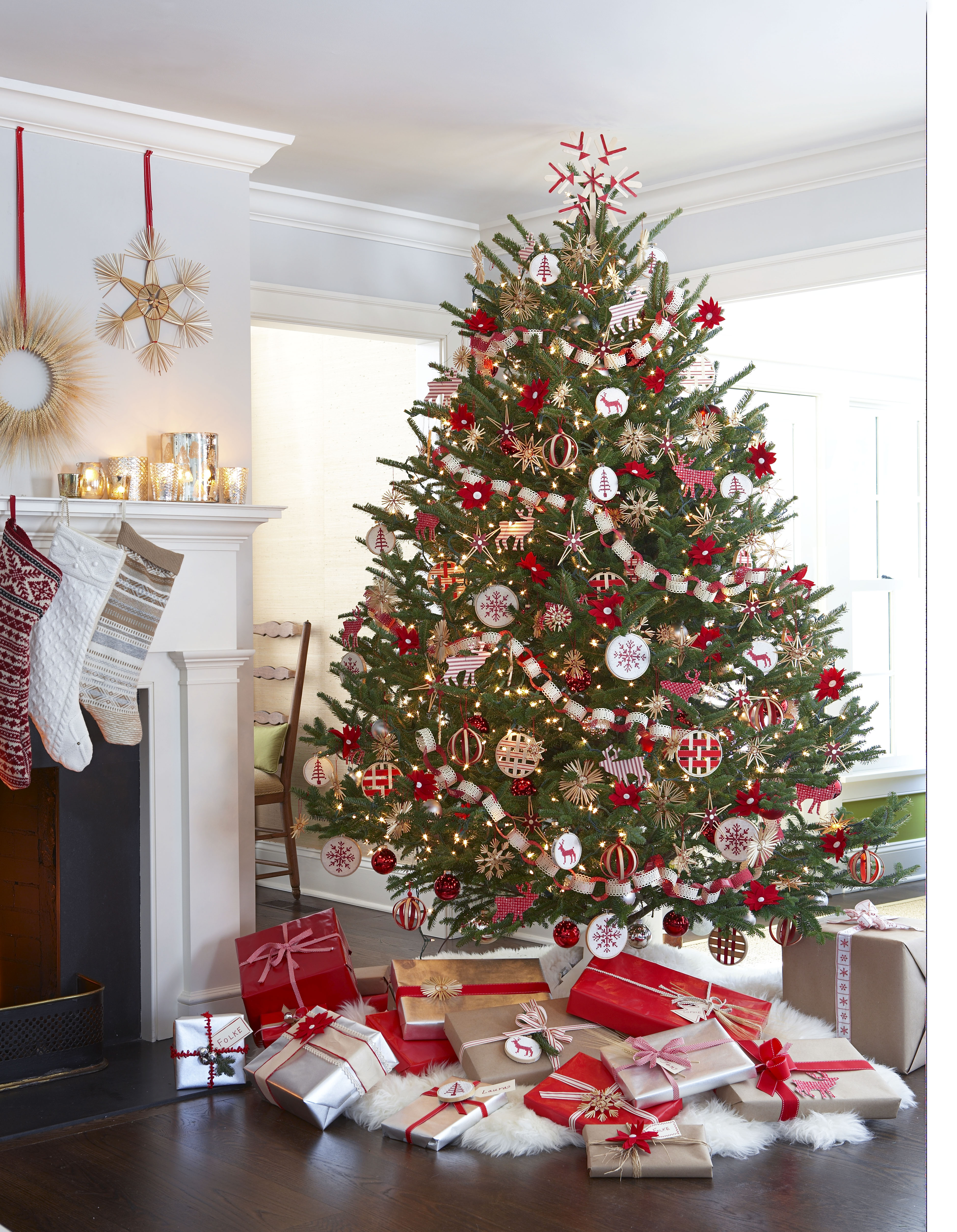 30 Traditional Christmas Tree Decorations Ideas