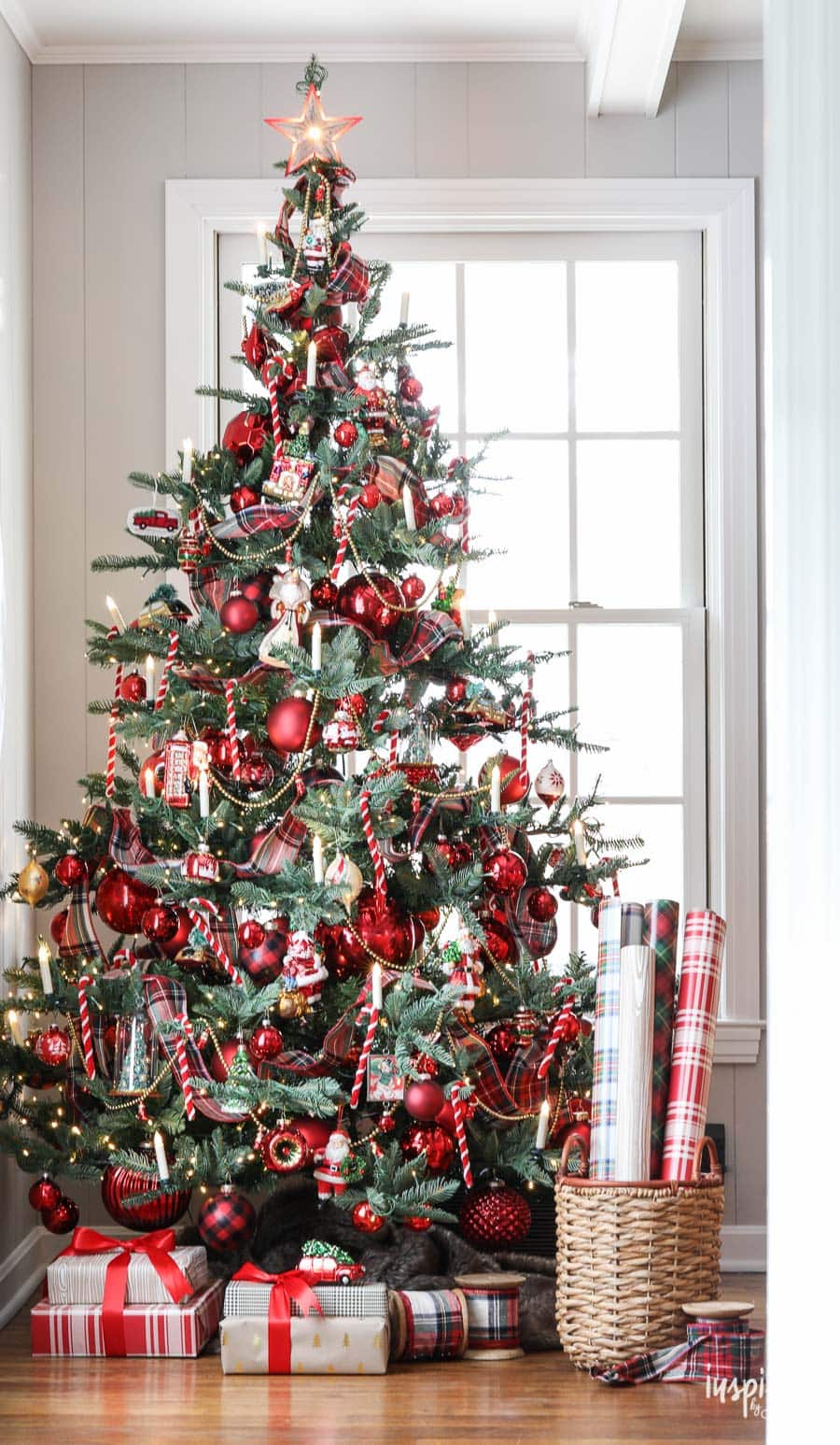 30 Traditional Christmas Tree Decorations Ideas