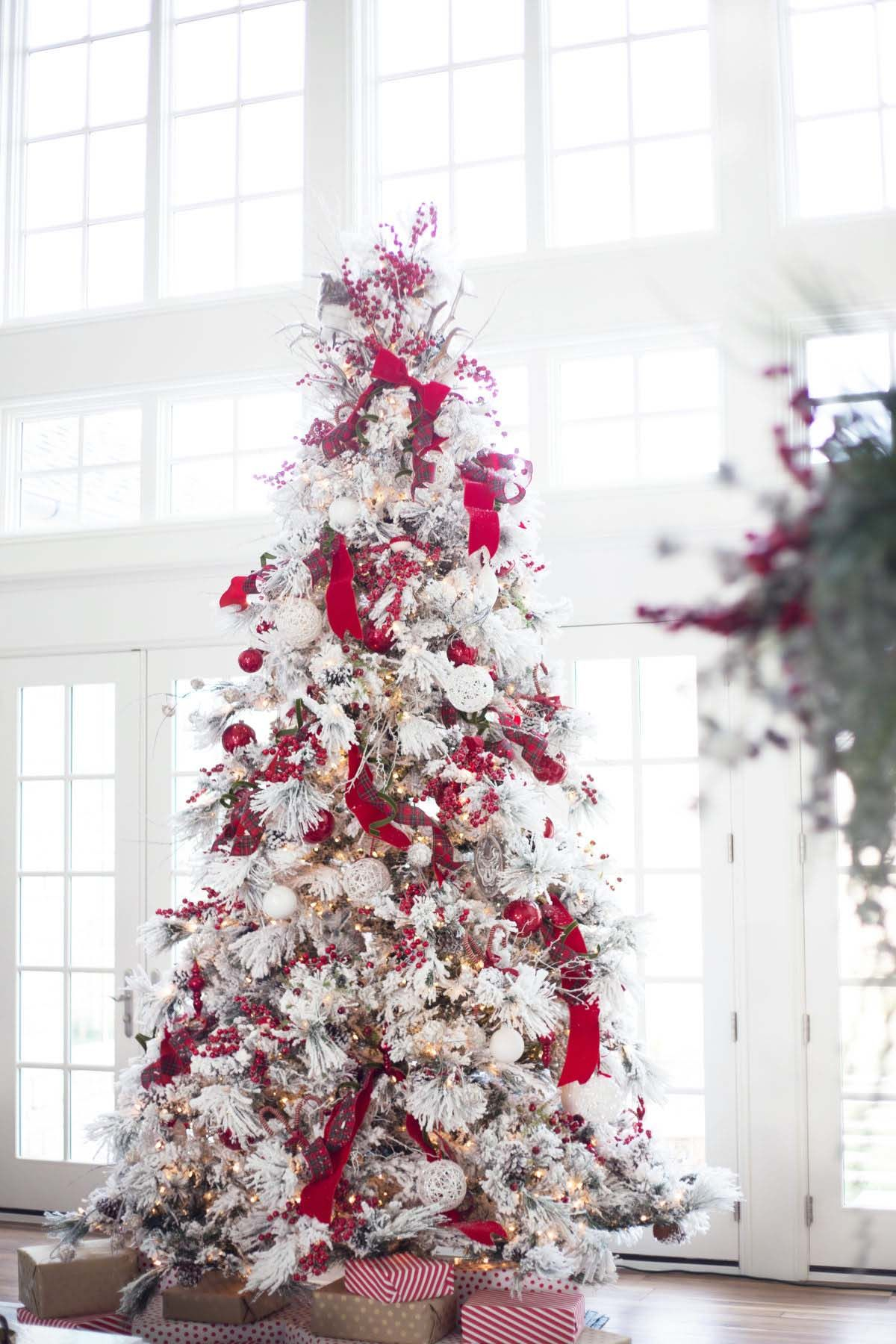 30 White Christmas Tree With Red