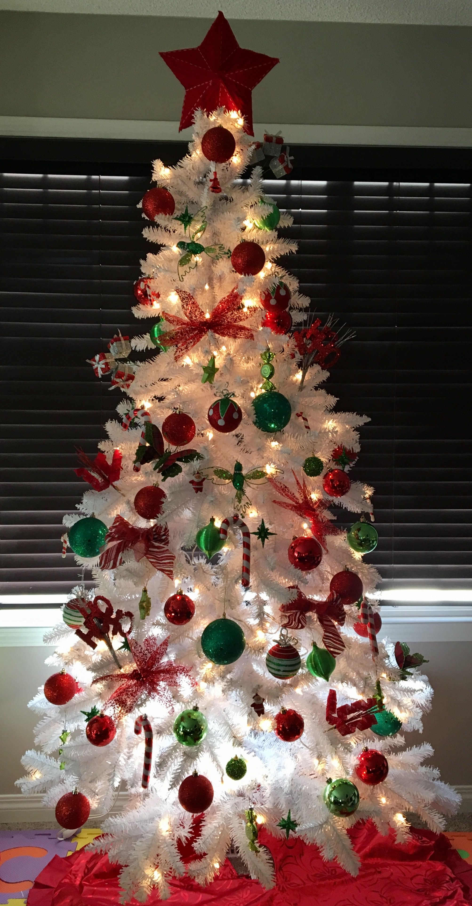 30 White Christmas Tree With Red