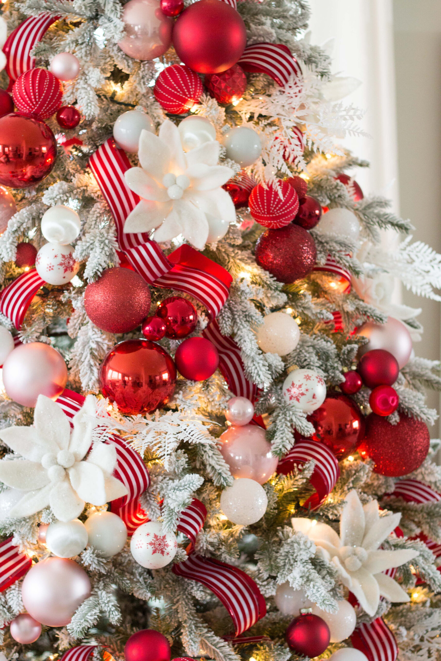 30 White Christmas Tree With Red