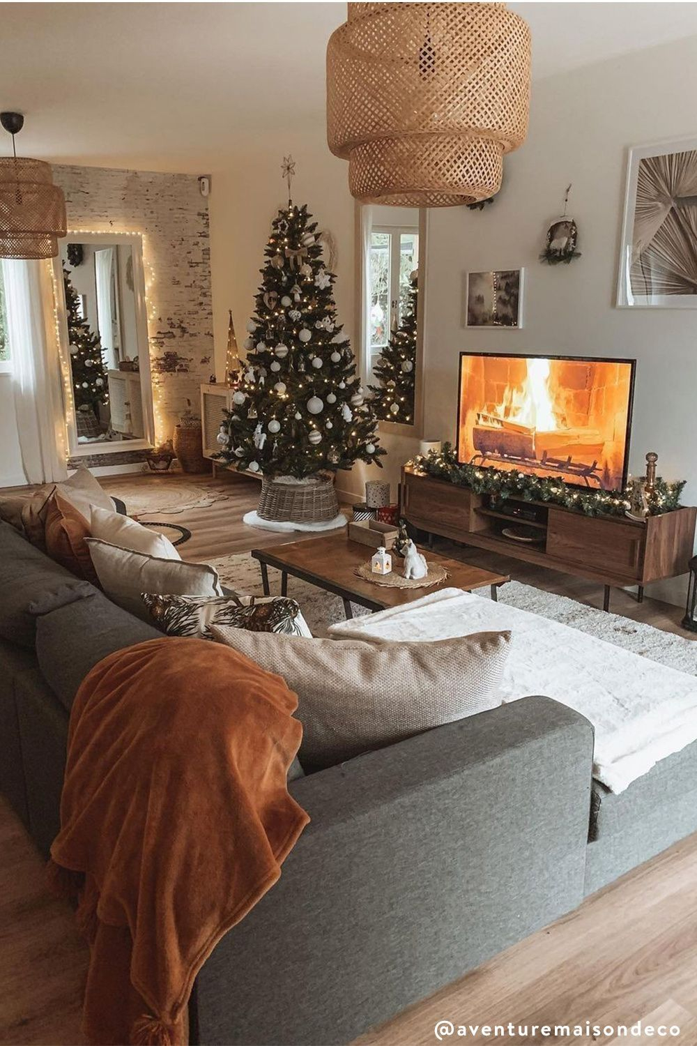 31 Create a Cozy Holiday Retreat with These Christmas Decor Ideas for Your Living Room