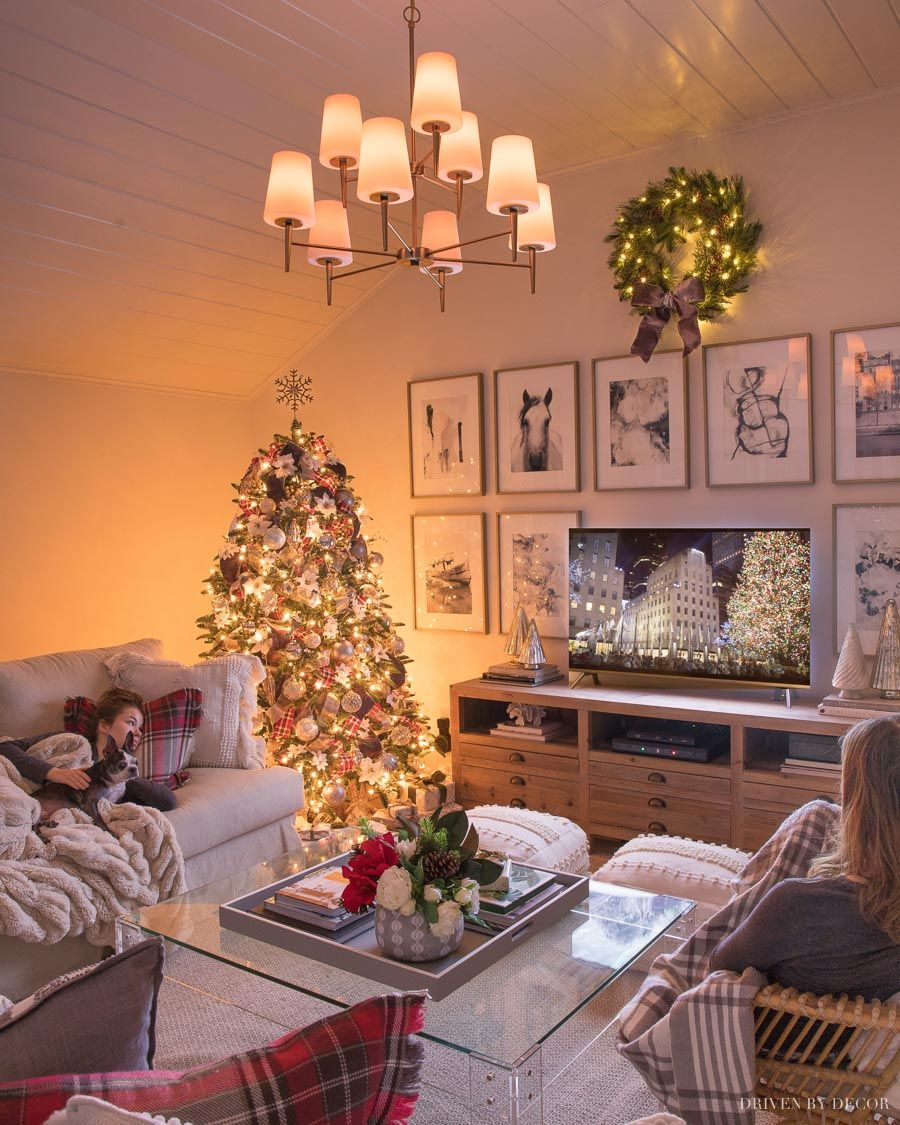 31 Create a Cozy Holiday Retreat with These Christmas Decor Ideas for Your Living Room